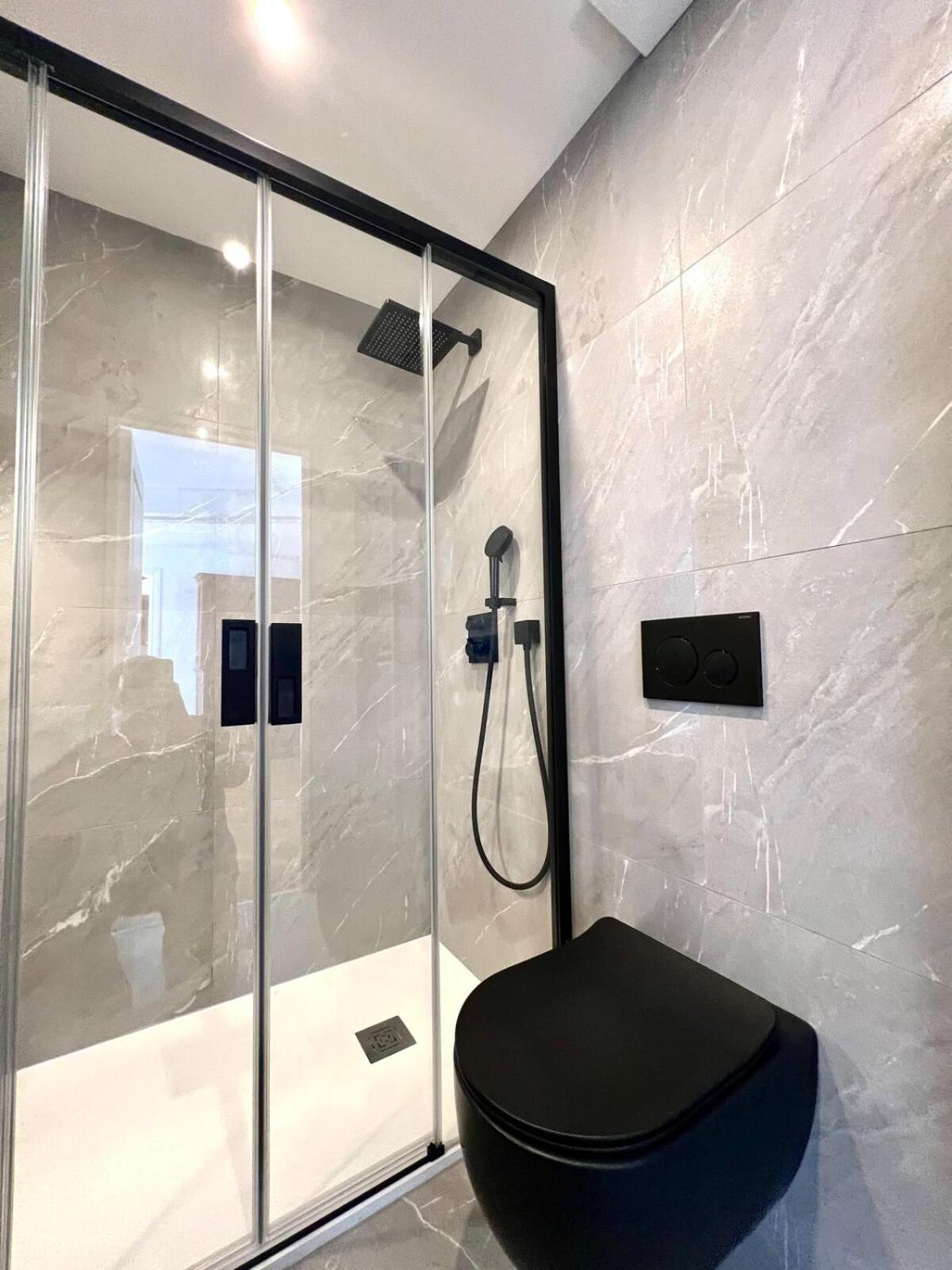 Charming Peaceful Haven In The Golden Square, Air-conditioned