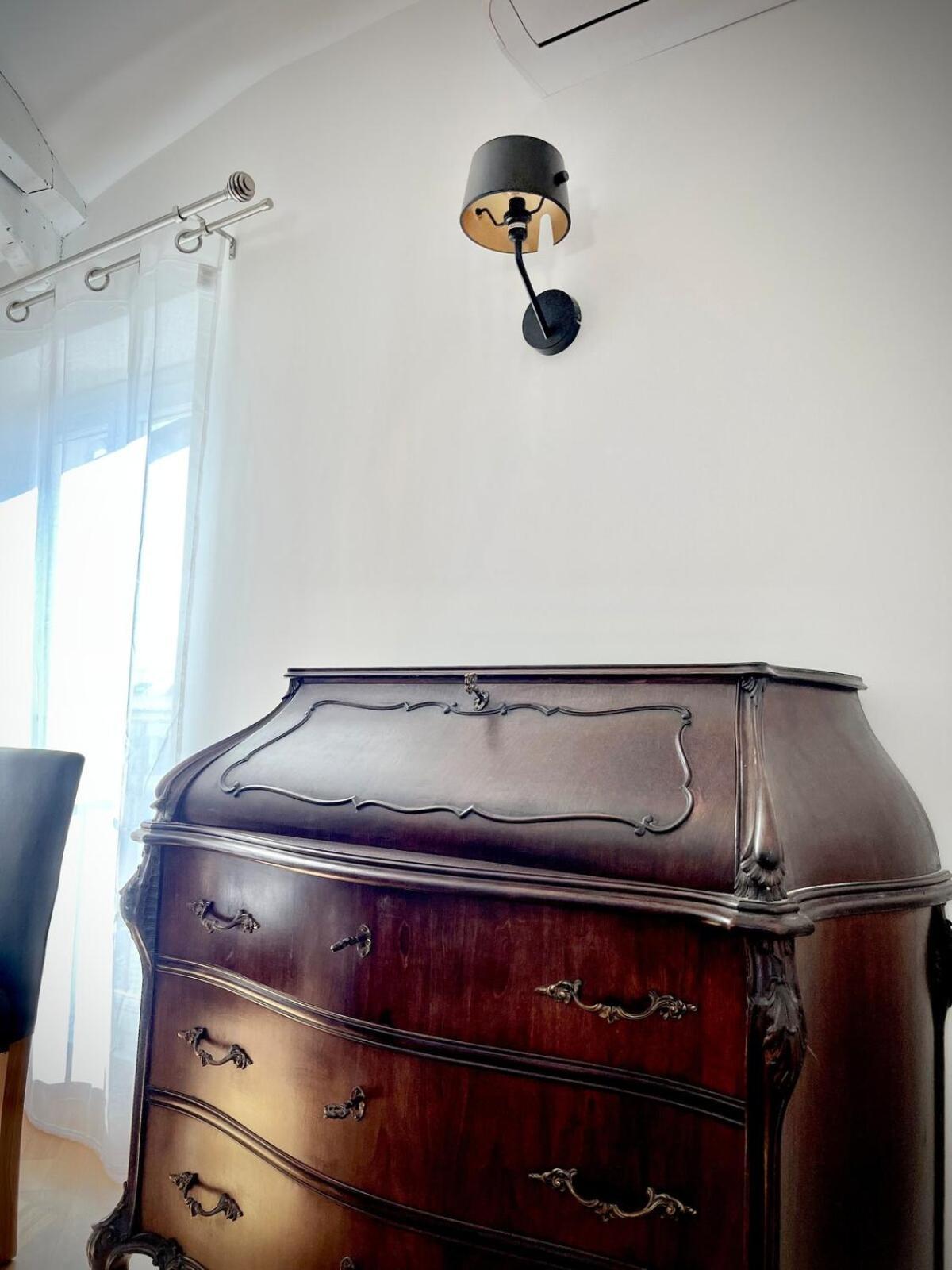 Charming Peaceful Haven In The Golden Square, Air-conditioned Apartment *