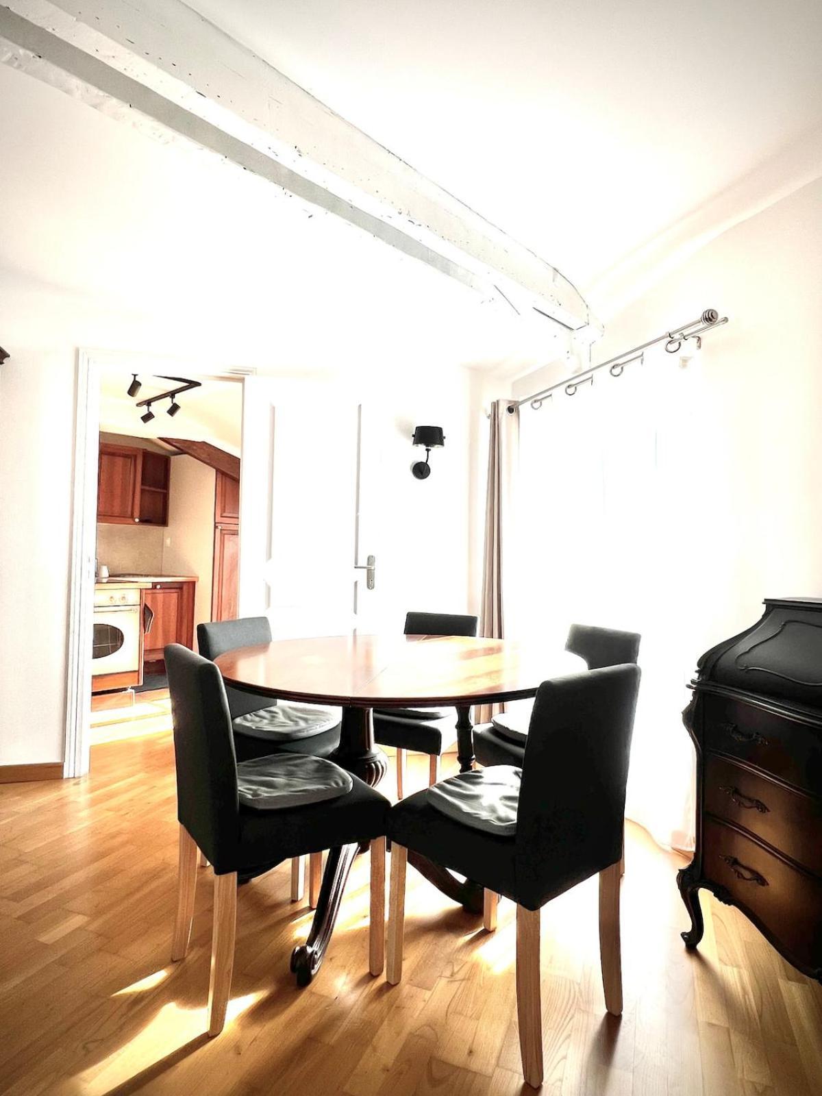 Apartment Charming Peaceful Haven In The Golden Square, Air-conditioned Nice