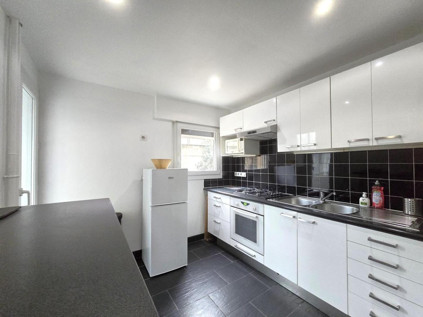 Large T2 50m From The Beaches *