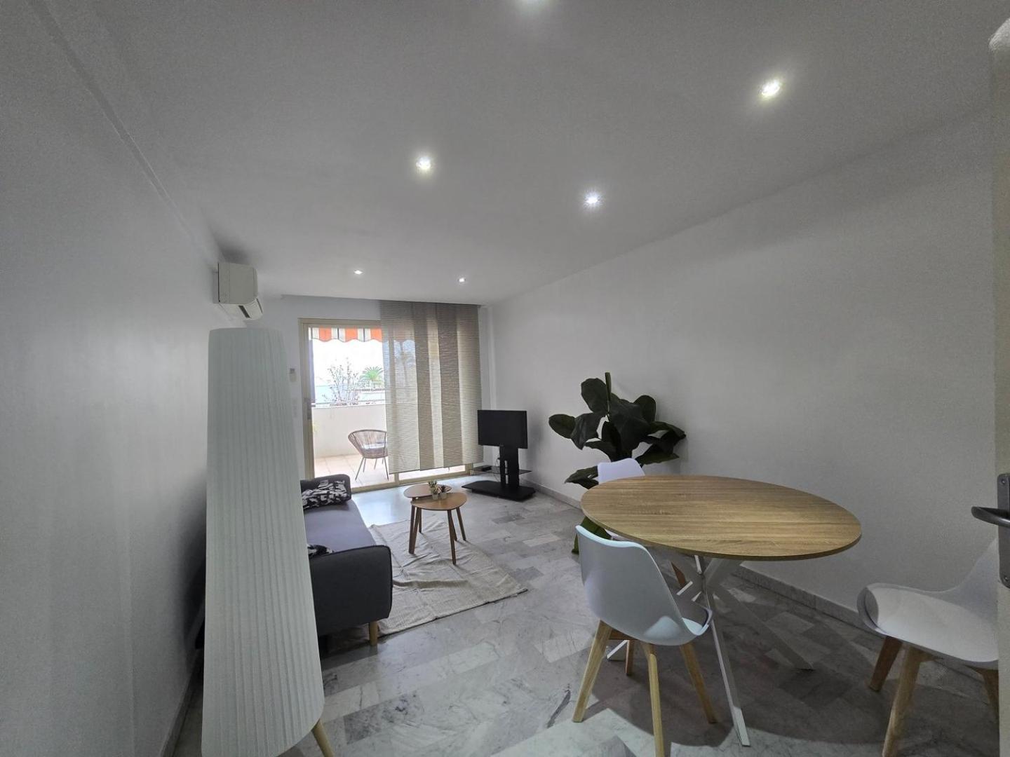 Large T2 50m From The Beaches