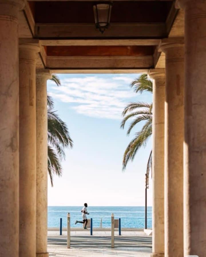 Monique-parking Free Apartment