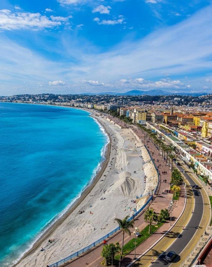 Monique-parking Free Nice