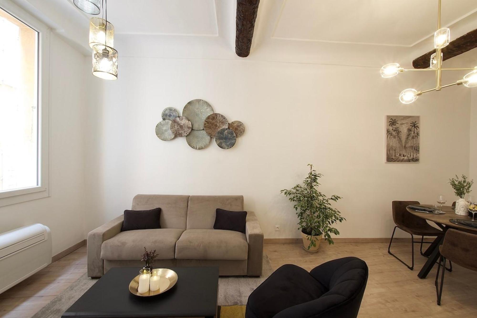 06r - Modern - Vieux * Nice