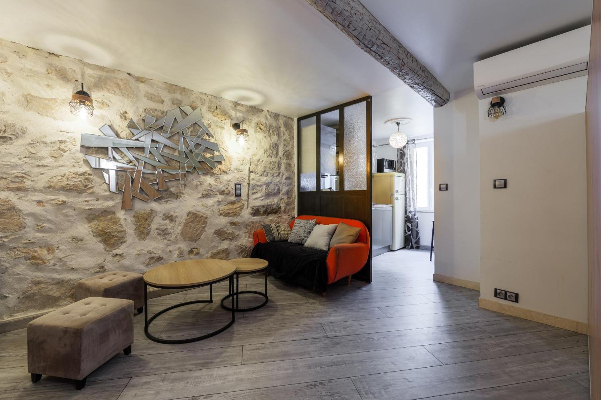 Coquet Place Du Pin *