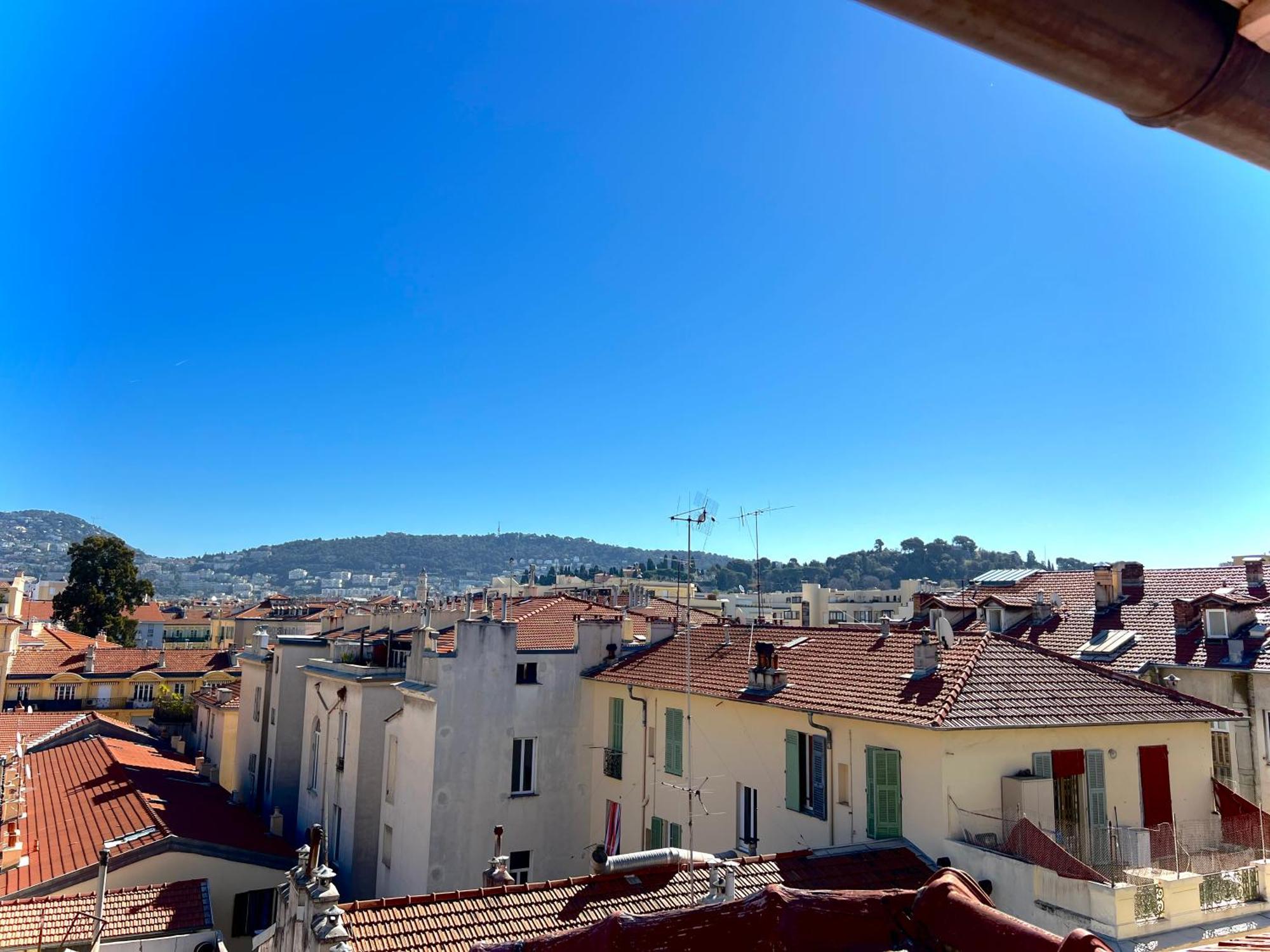 Charming Peaceful Haven In The Golden Square, Air-conditioned