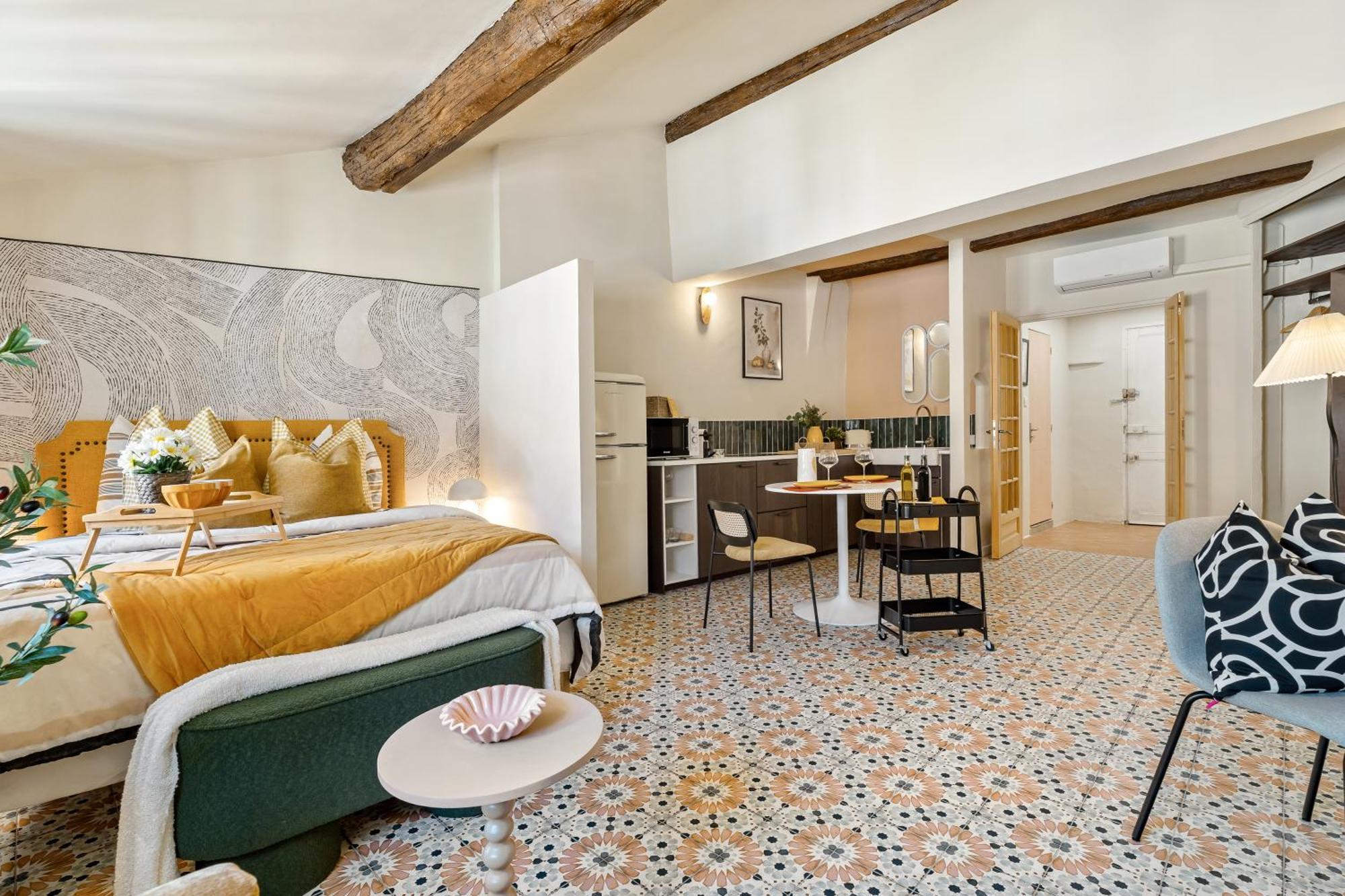 Renting - - Authentic Loft Old Rooftop View & Charm Appartement *