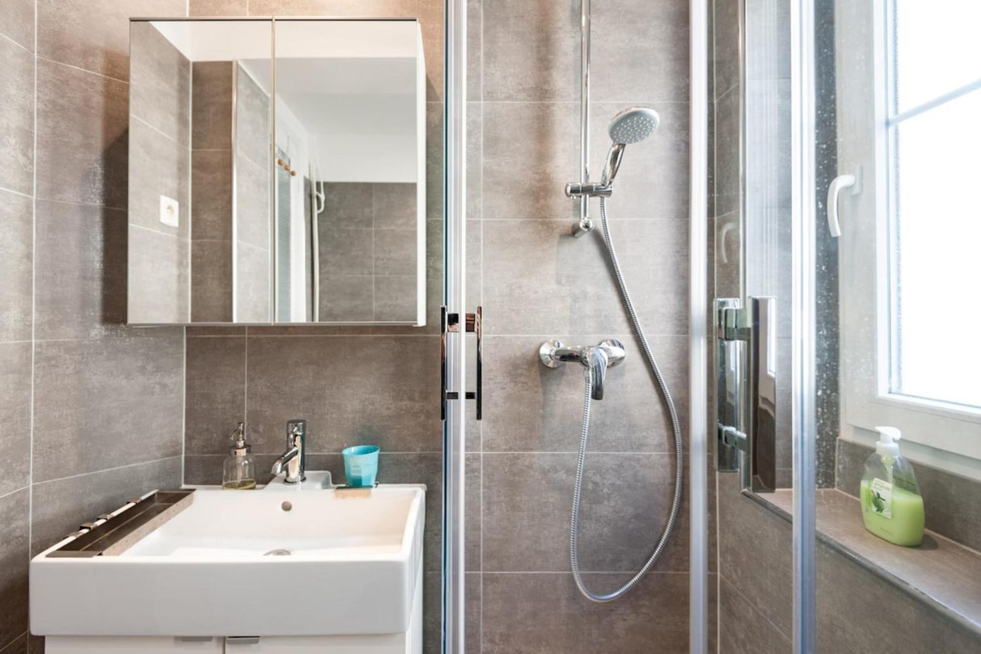 Apartment Explore From Our Cozy & Quiet 2br Aptparking Nice