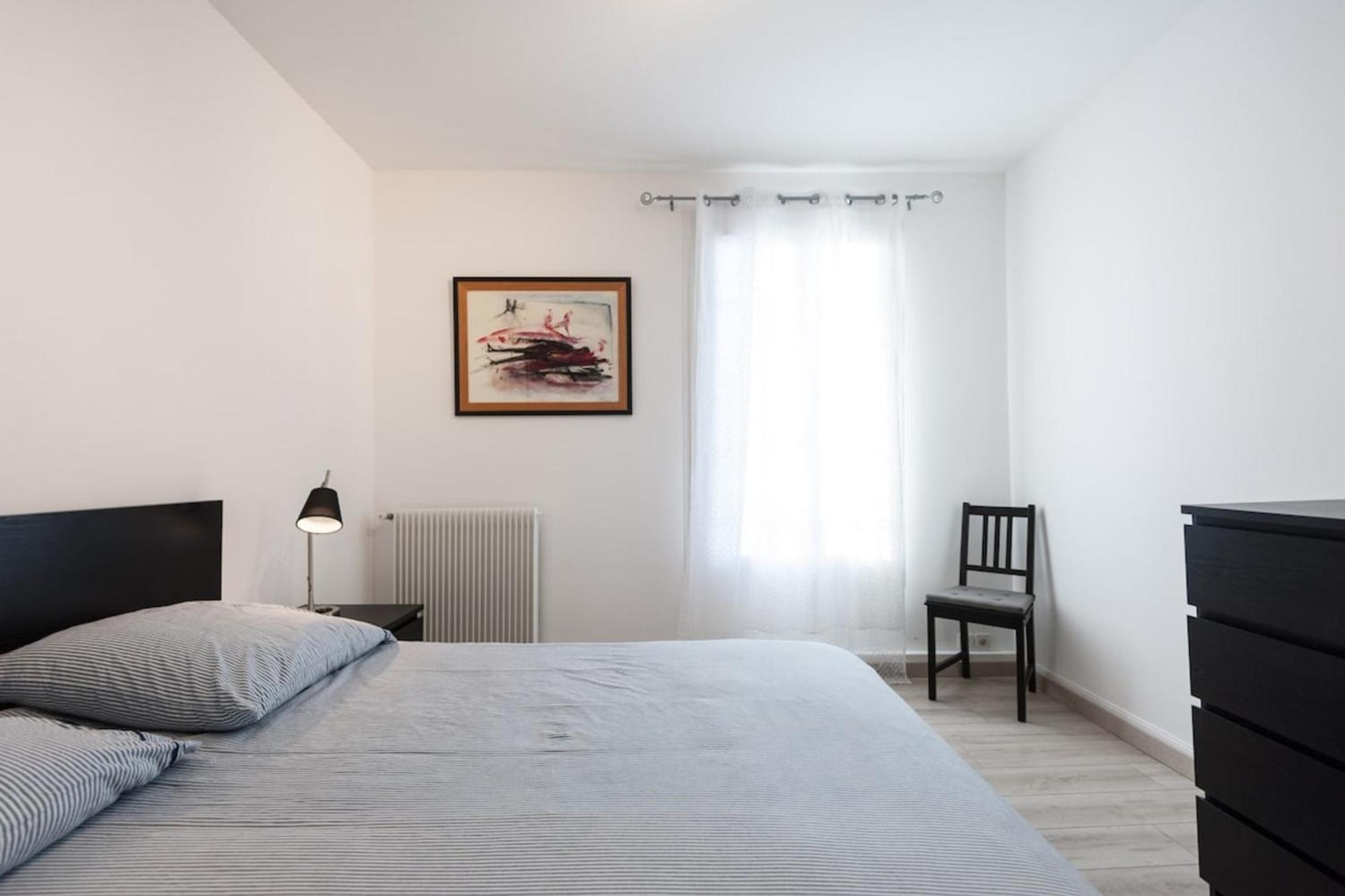 Explore From Our Cozy & Quiet 2br Aptparking Apartment *