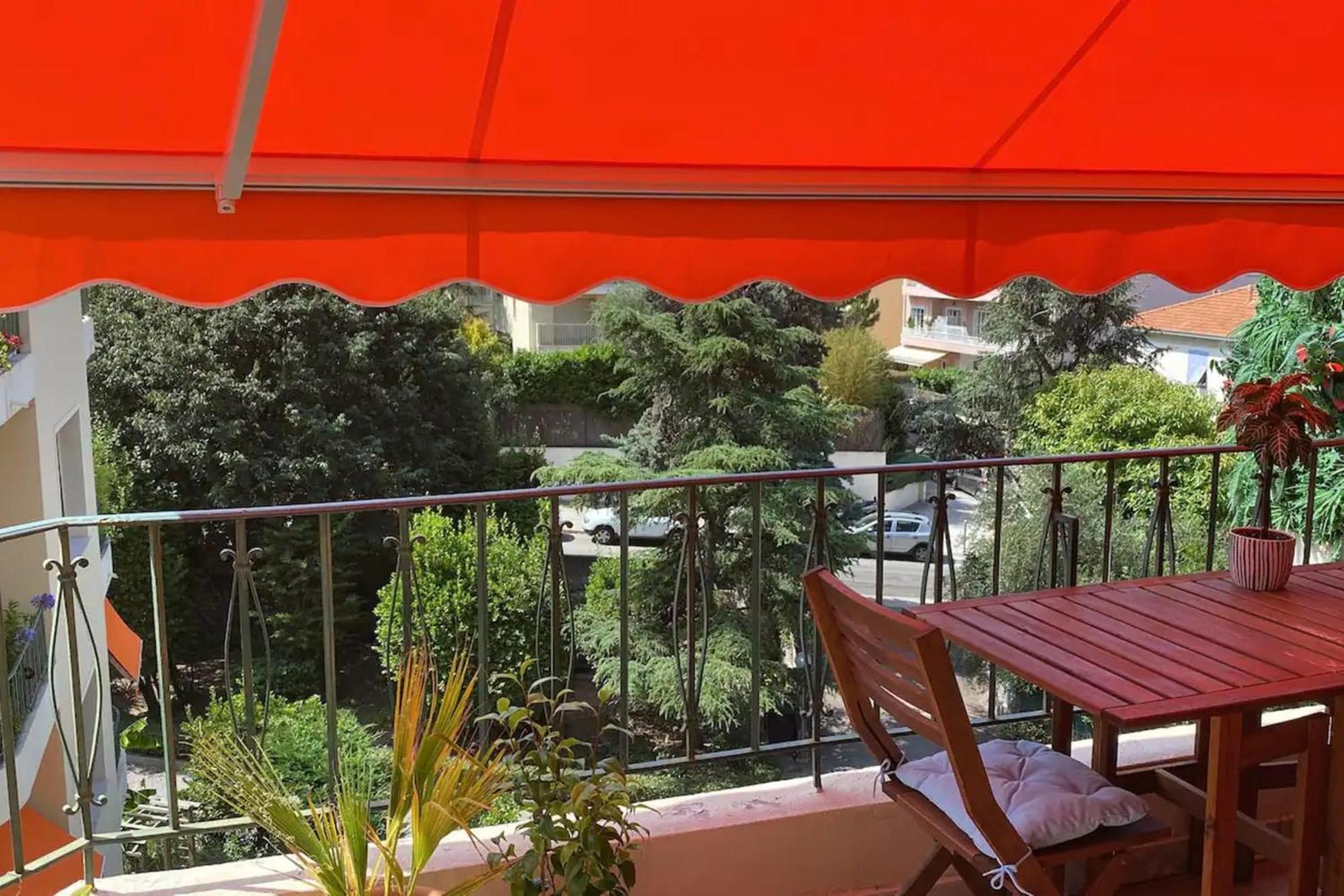 Beautiful T2 With Balcony Near Downtown Nice