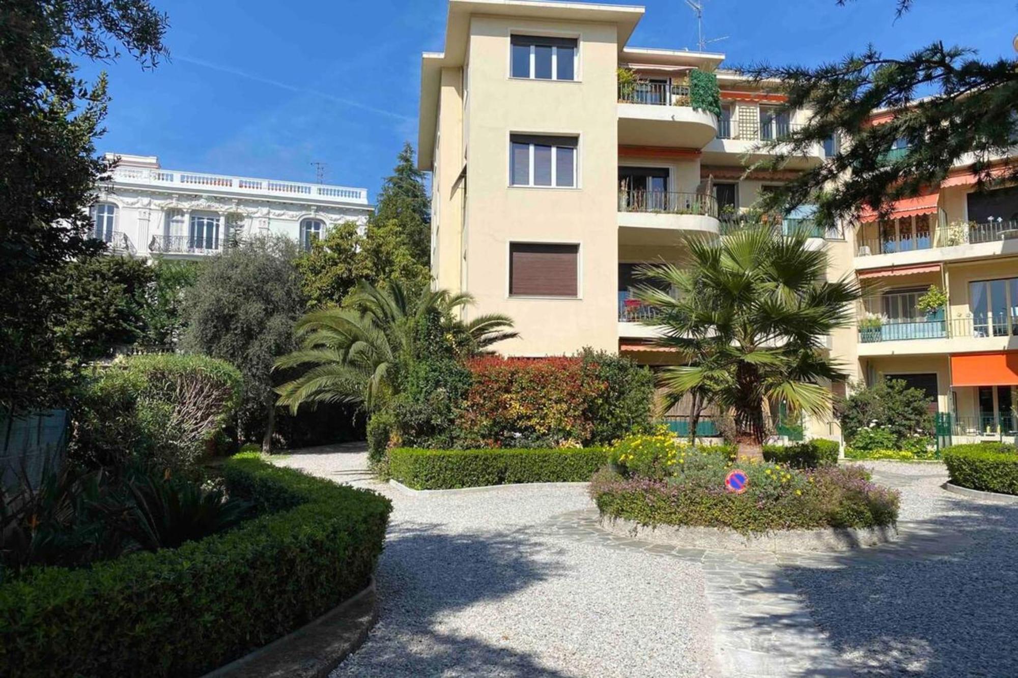 Apartment Beautiful T2 With Balcony Near Downtown