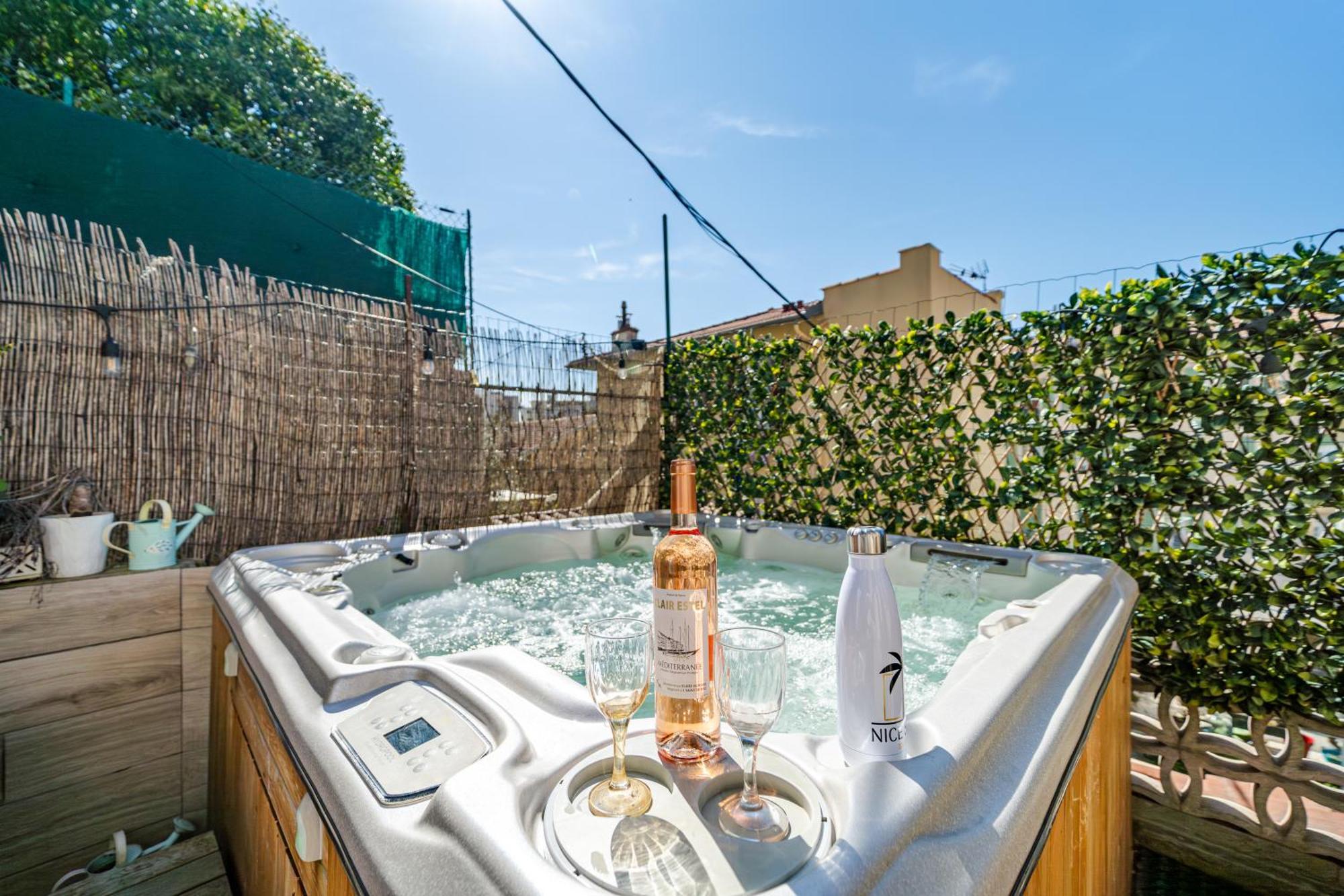 Cosy 4 Pieces Clim Terrasse Jacuzzi Apartment *