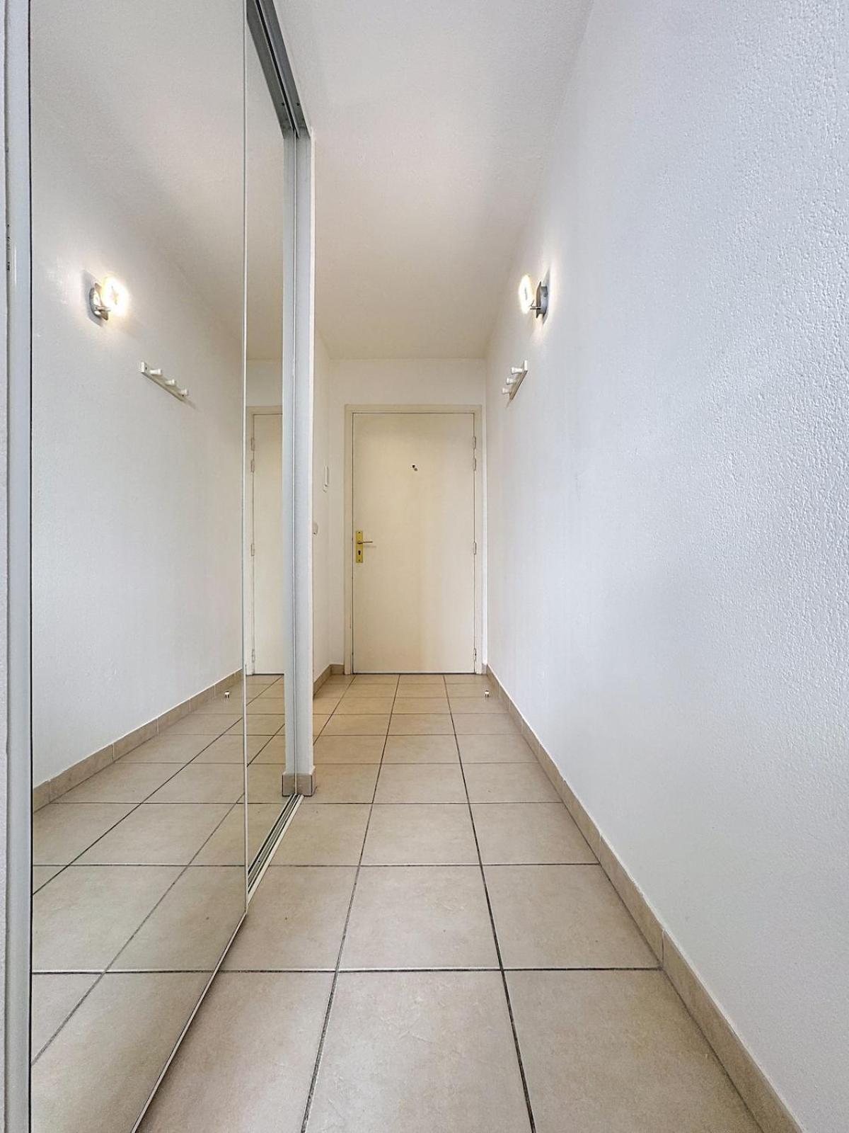 Apartment Calme Avec Balcon Proche Du Port De Nice