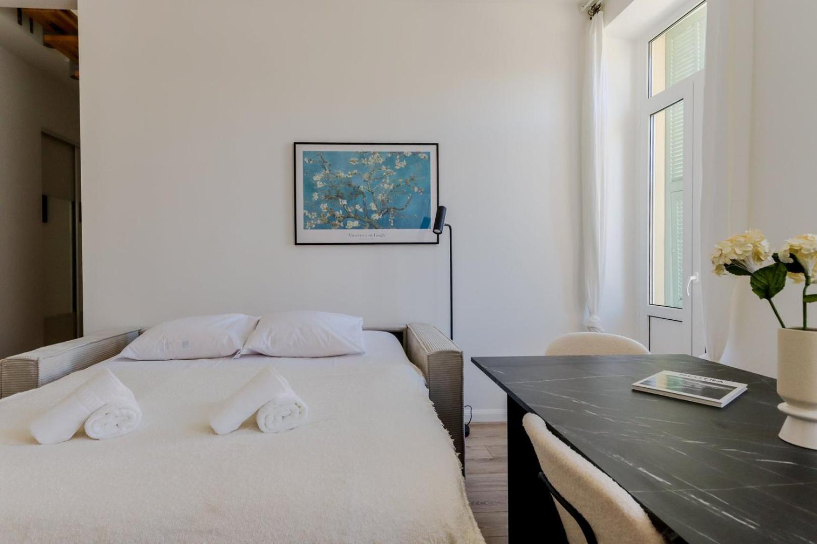 Fancy 3br Duplex Near Port & Old Town | By Airnest Apartment *