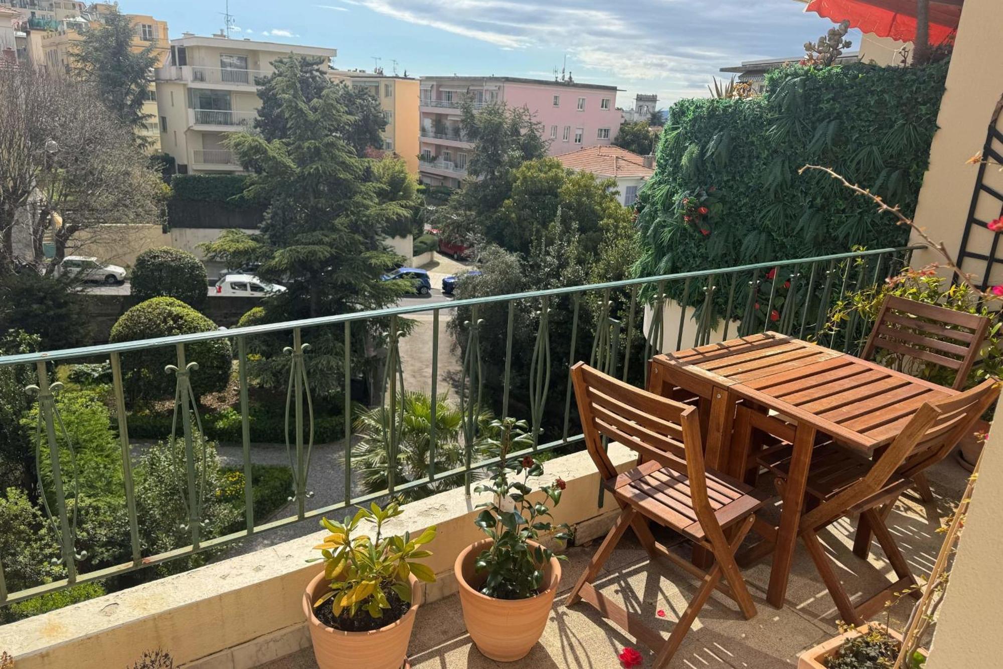 Beautiful T2 With Balcony Near Downtown