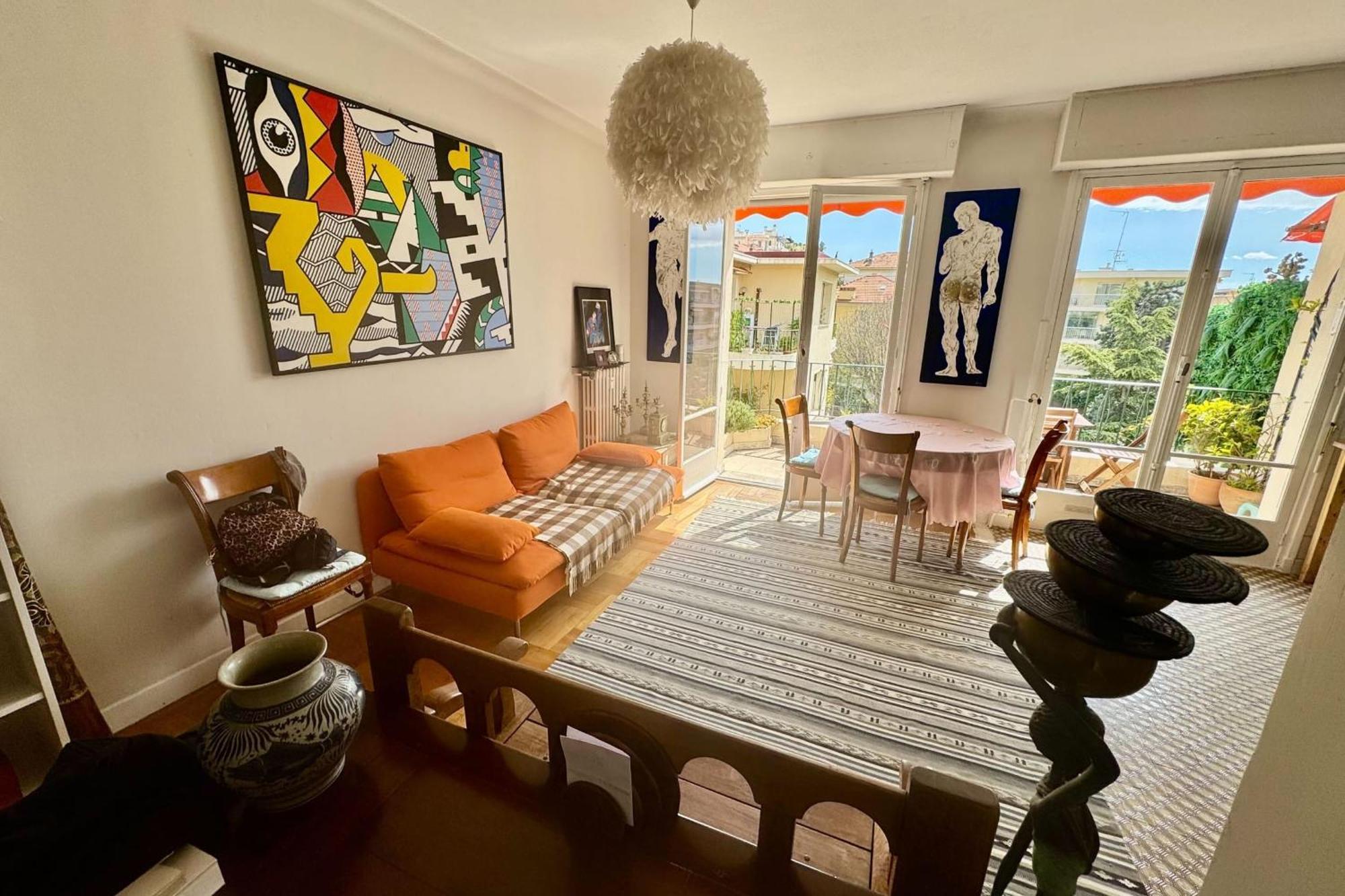 Beautiful T2 With Balcony Near Downtown Nice