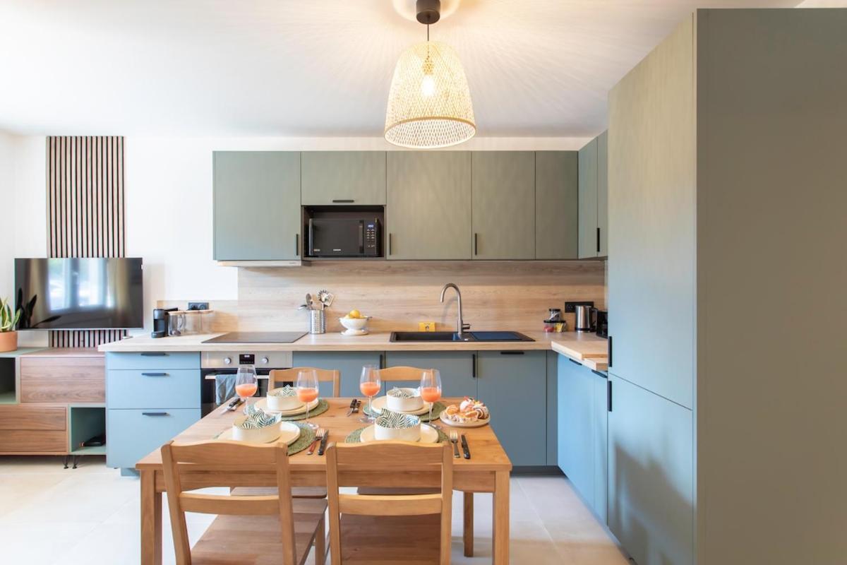 Apartment #41 Flat For 6, 3 Bdrs Parking Wifi 5mins Walk Tram T1