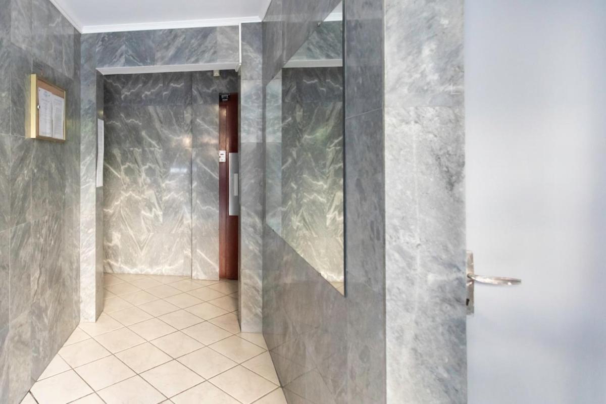 #41 Flat For 6, 3 Bdrs Parking Wifi 5mins Walk Tram T1 Apartment
