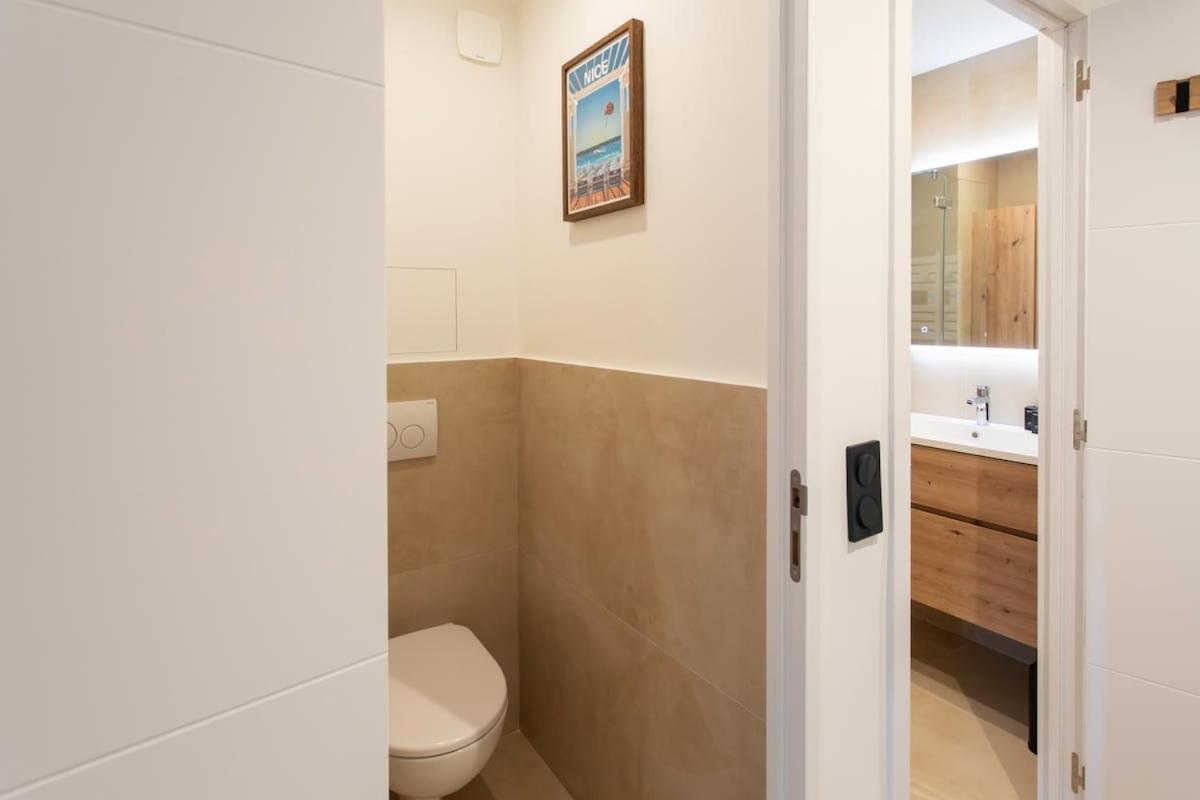 Apartment #41 Flat For 6, 3 Bdrs Parking Wifi 5mins Walk Tram T1 Nice
