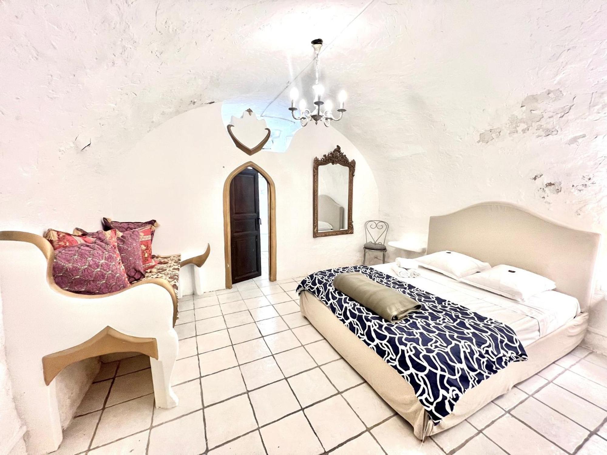 Riviera: Charming 4-room Beachside In Old Town