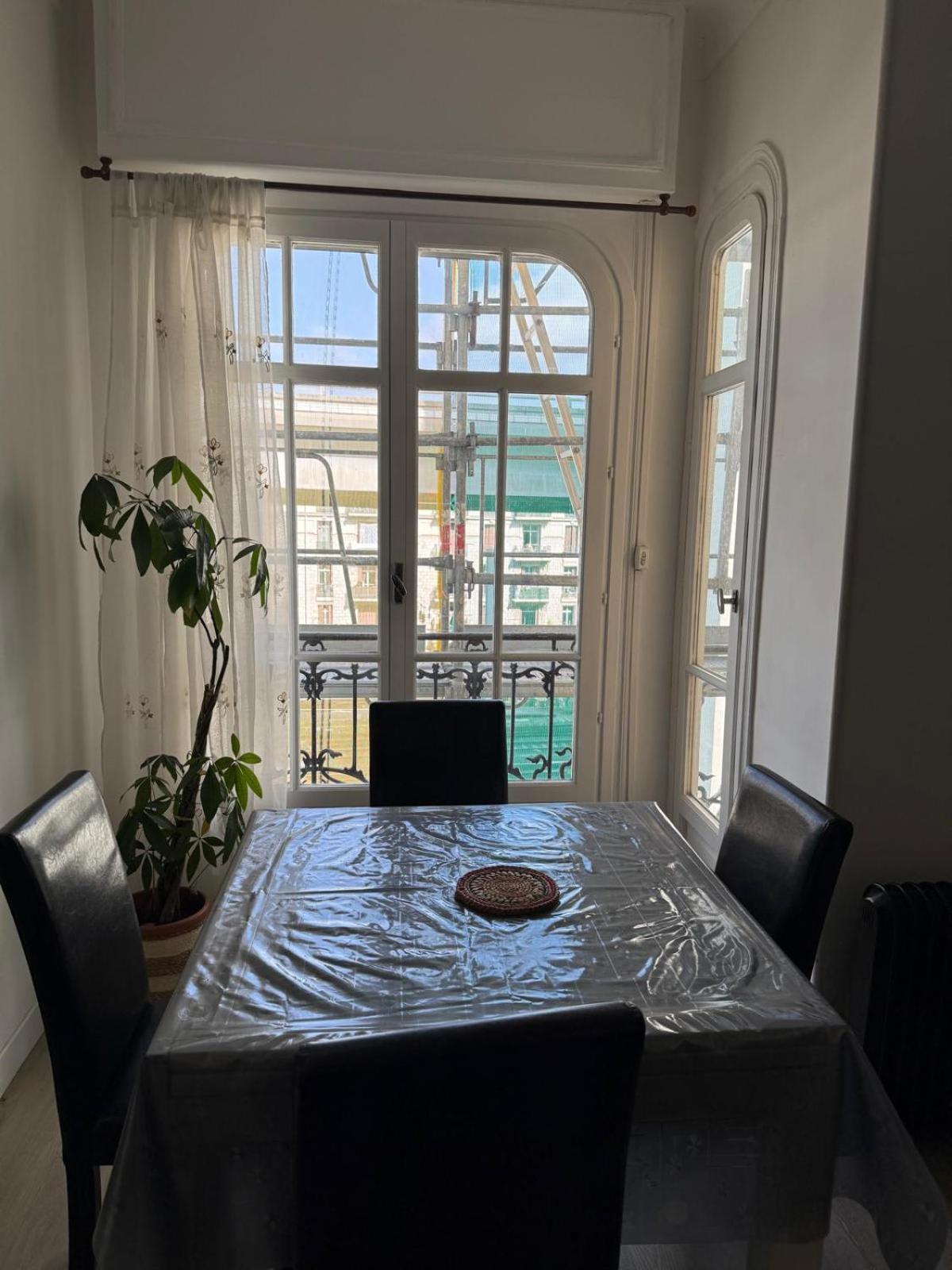 Near Station And Shops Appartement Nice