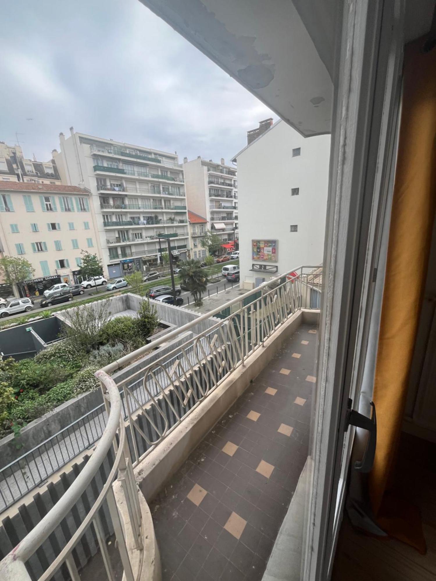 Spacieux 2 Minutes De La Apartment
