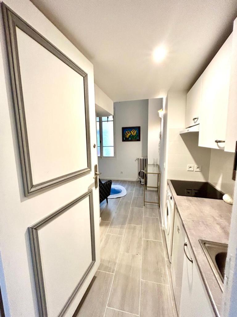 Center - 1 Min Train Station & Main Street Appartement