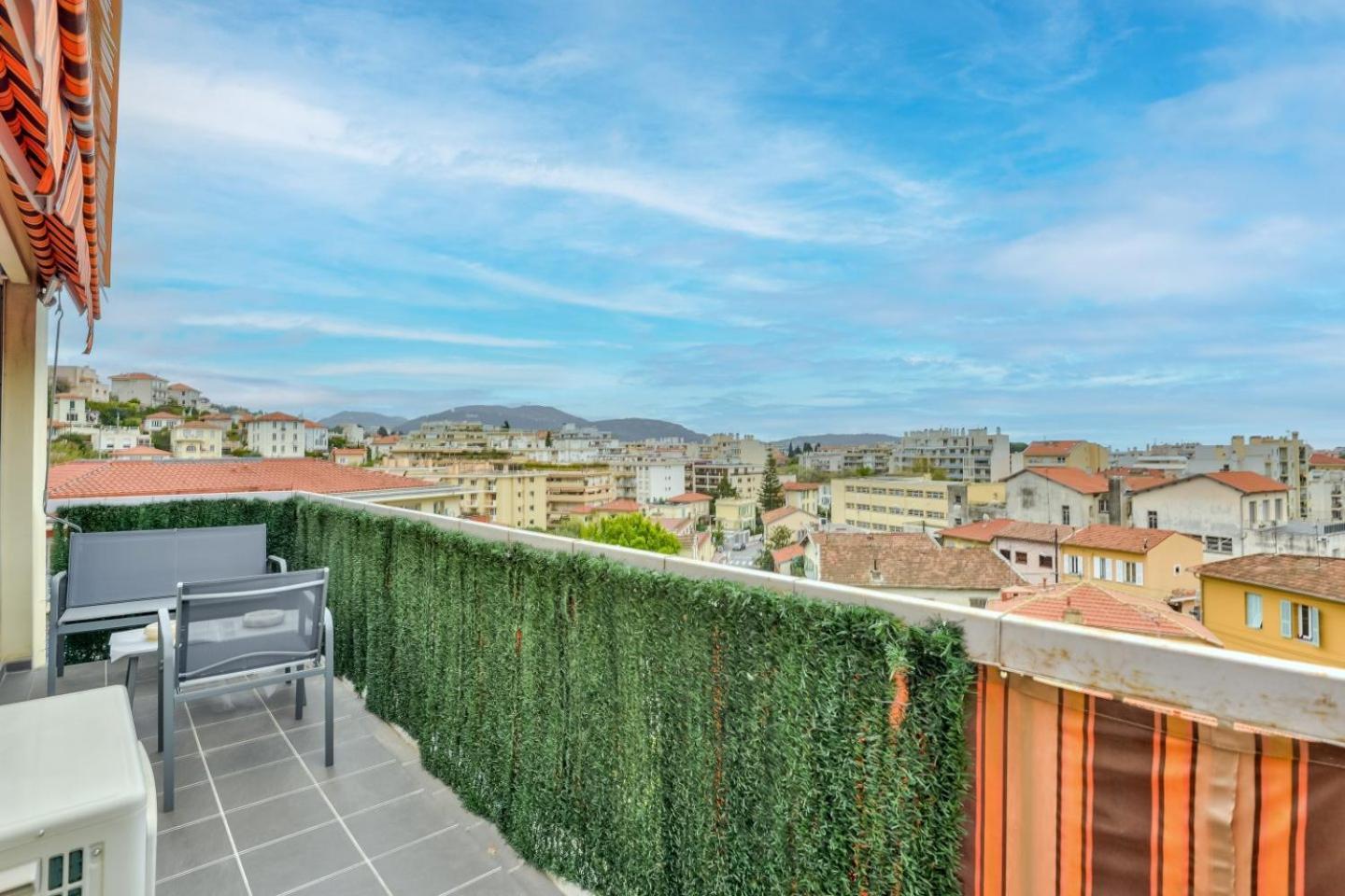 Amazing 1br Flat With Balcony And View In De Apartment