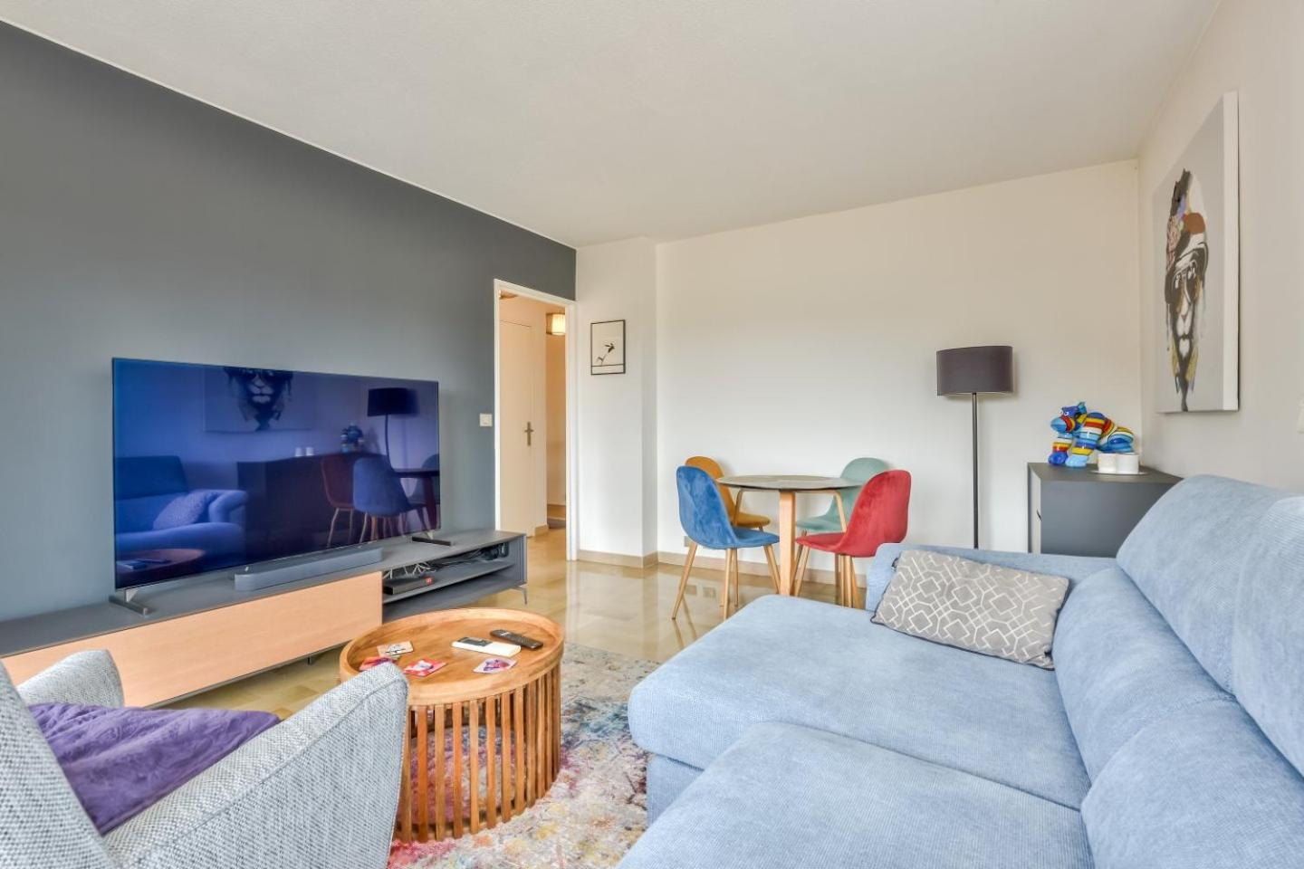 Amazing 1br Flat With Balcony And View In De Apartment