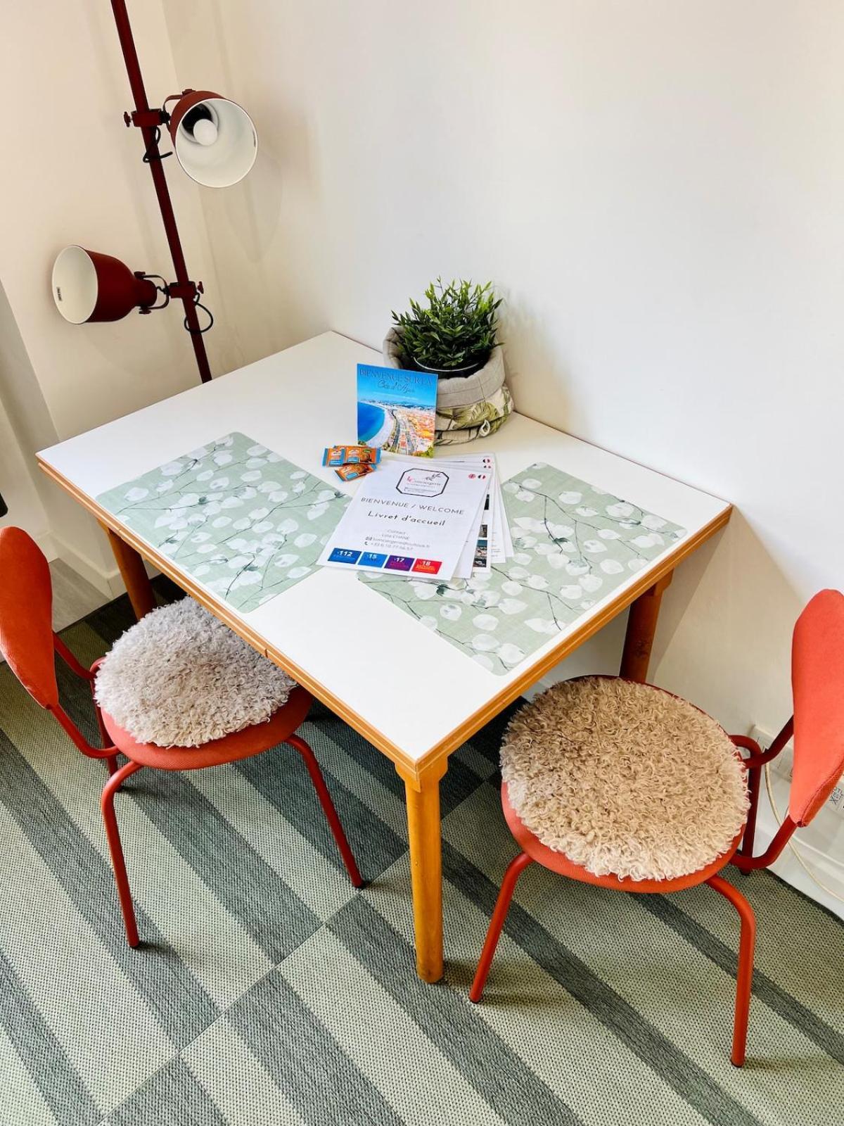 Moderne Equipe A Apartment
