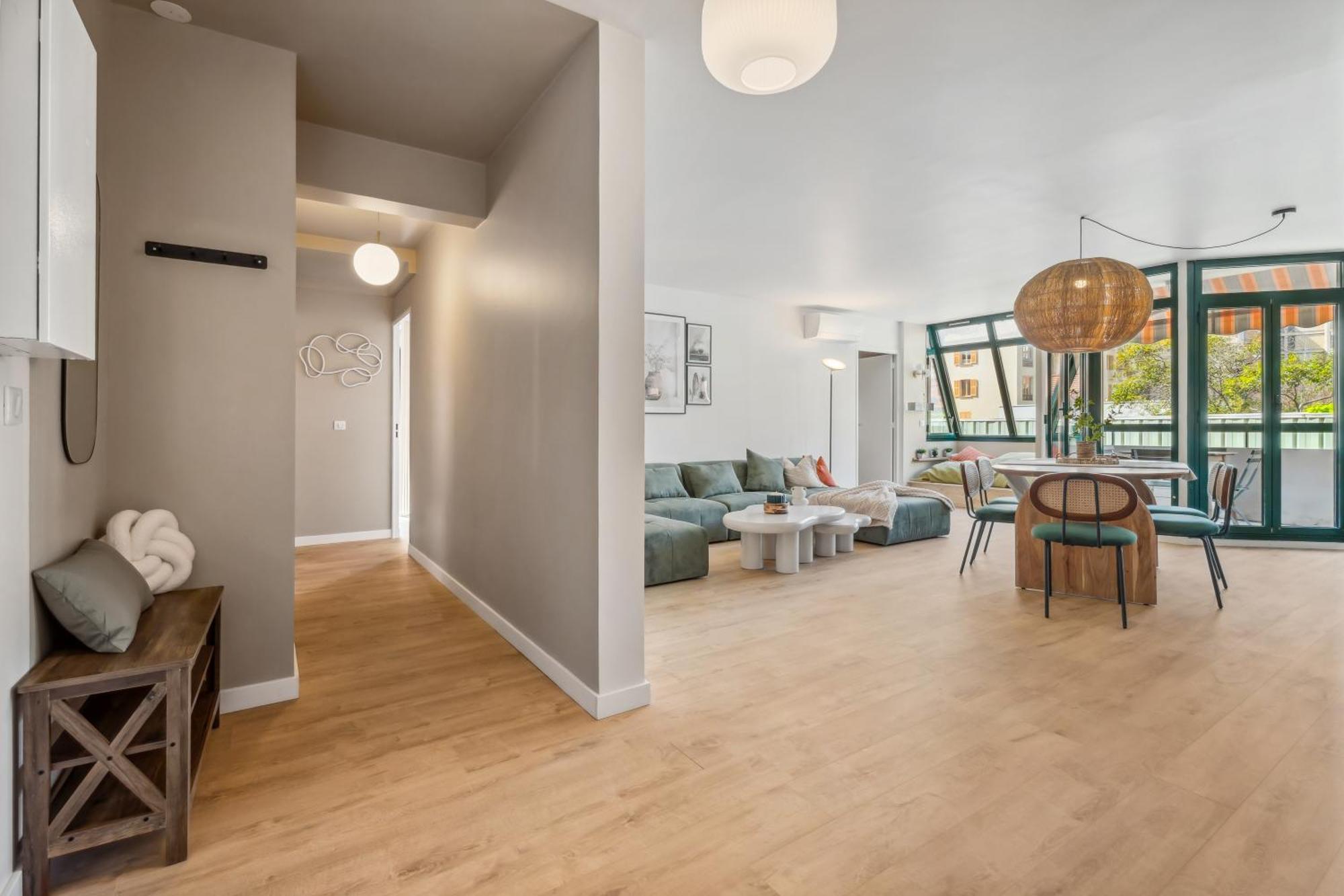 Renting - Fleurs - Luxury Terrace Quiet Private Parking Apartment