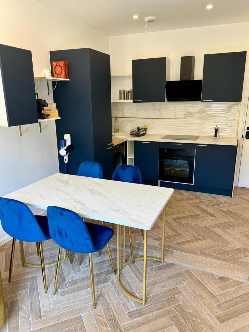 Nouveau ! Au Centre De Pour 4p - Moon34
