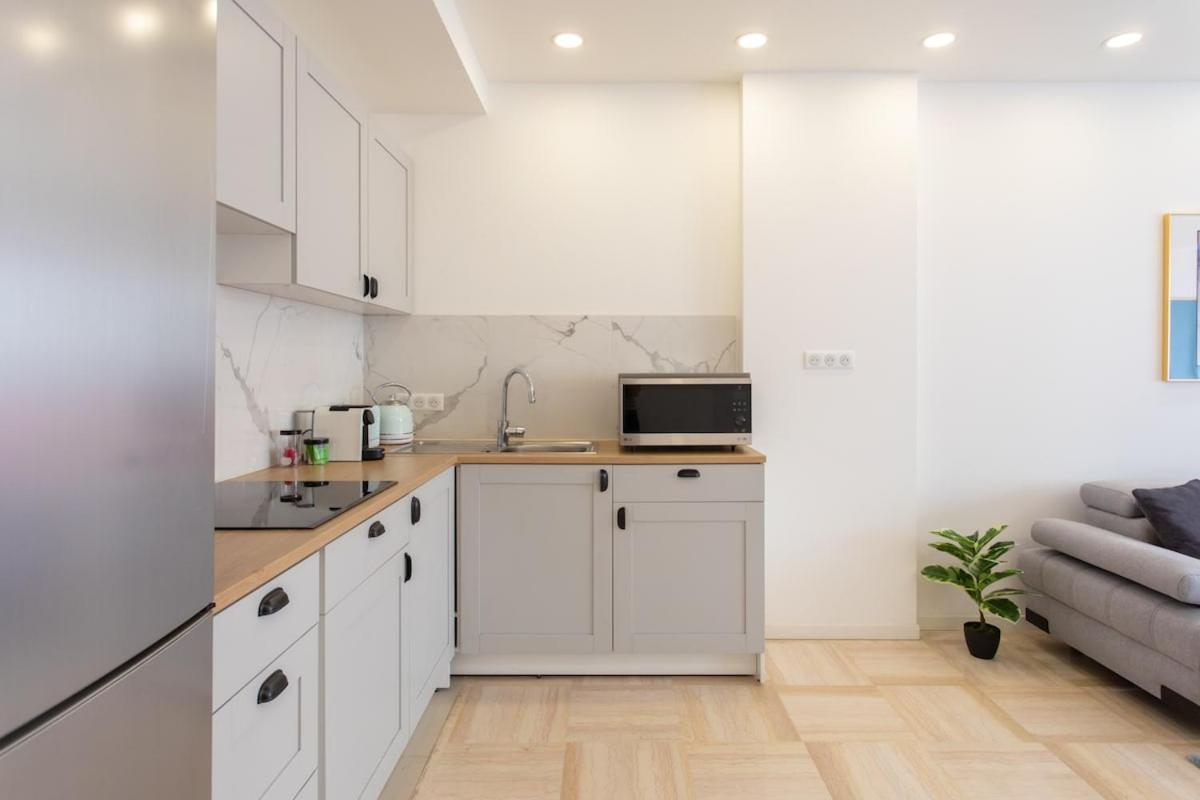 Apartment L38 Staywizus - Fleur 7min Walk To Beach, Free Parking Balcony & Ac *