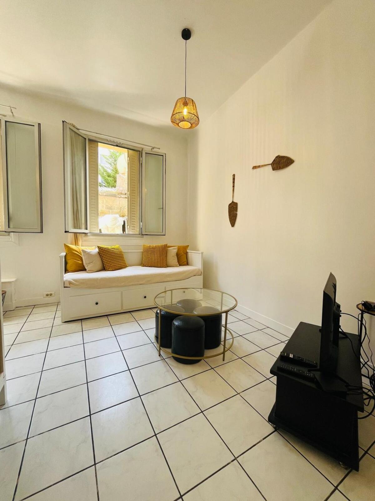 Apartment Spacious And Modern Nice