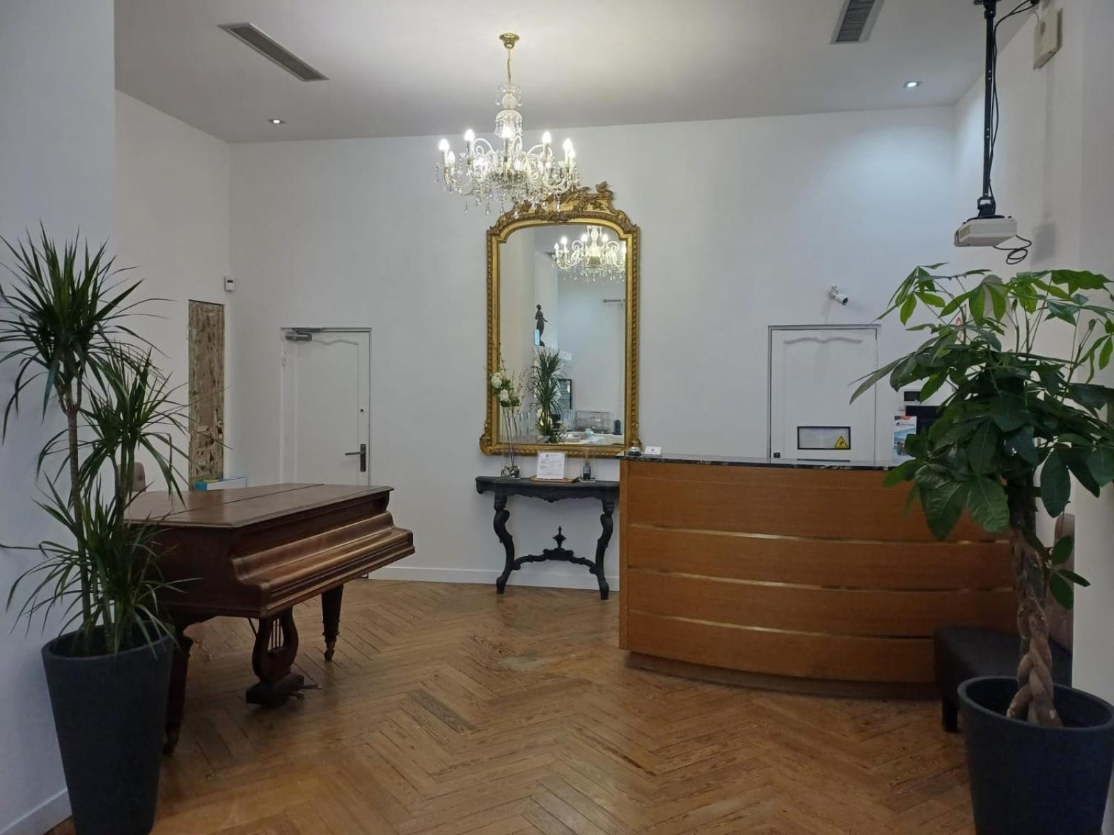 Little Palace 3*