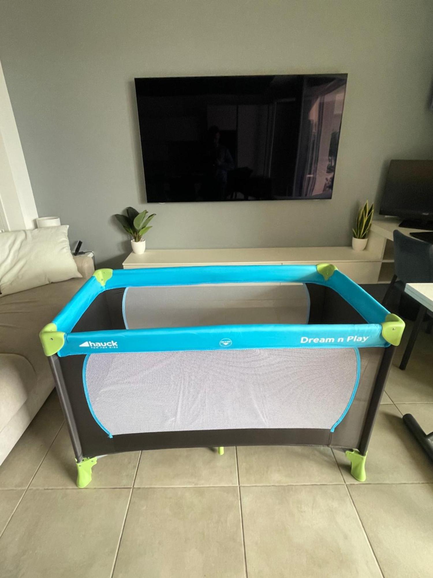 Moderne Luxueux Parking Ac Cote De La *