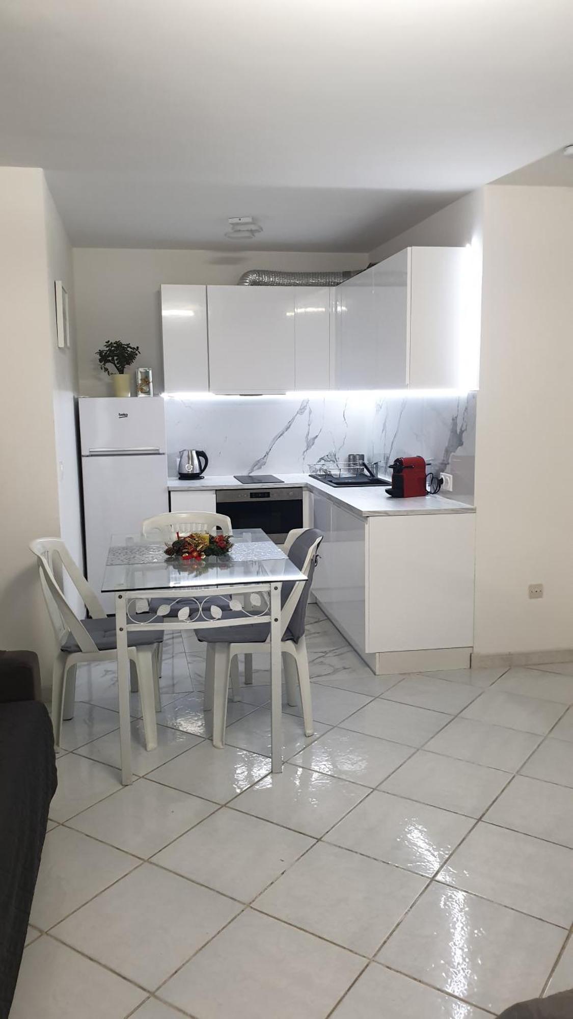 Apartment Place Close To The Ac Air , Wi Fi, Parking *