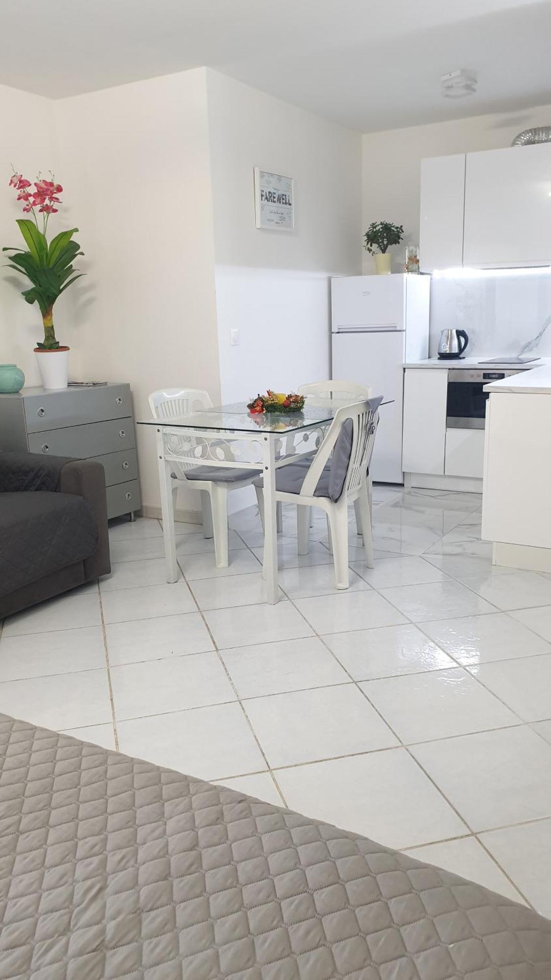 Place Close To The Ac Air , Wi Fi, Parking Apartment *