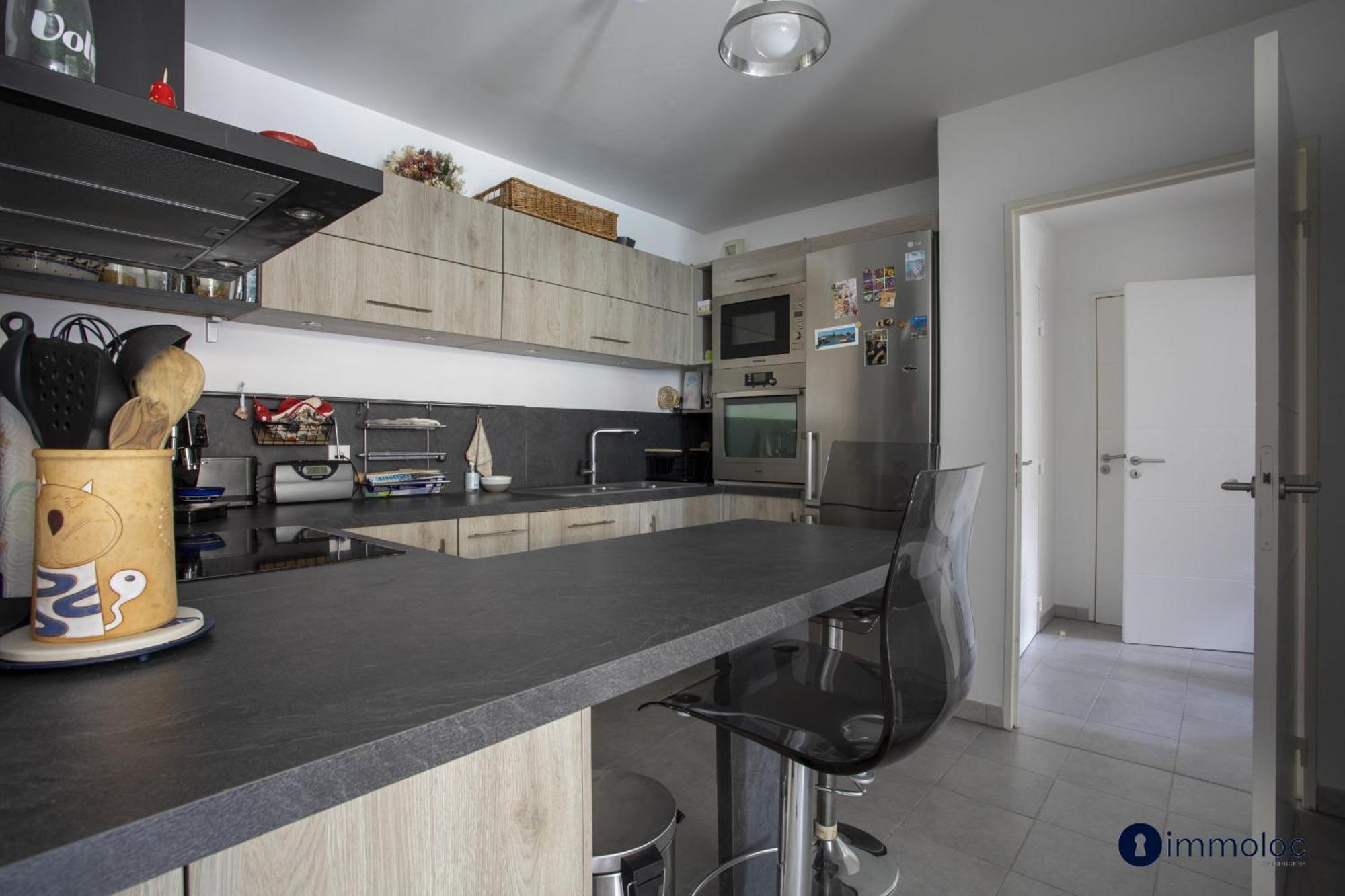 Air-conditioned Near Liberation District Nice