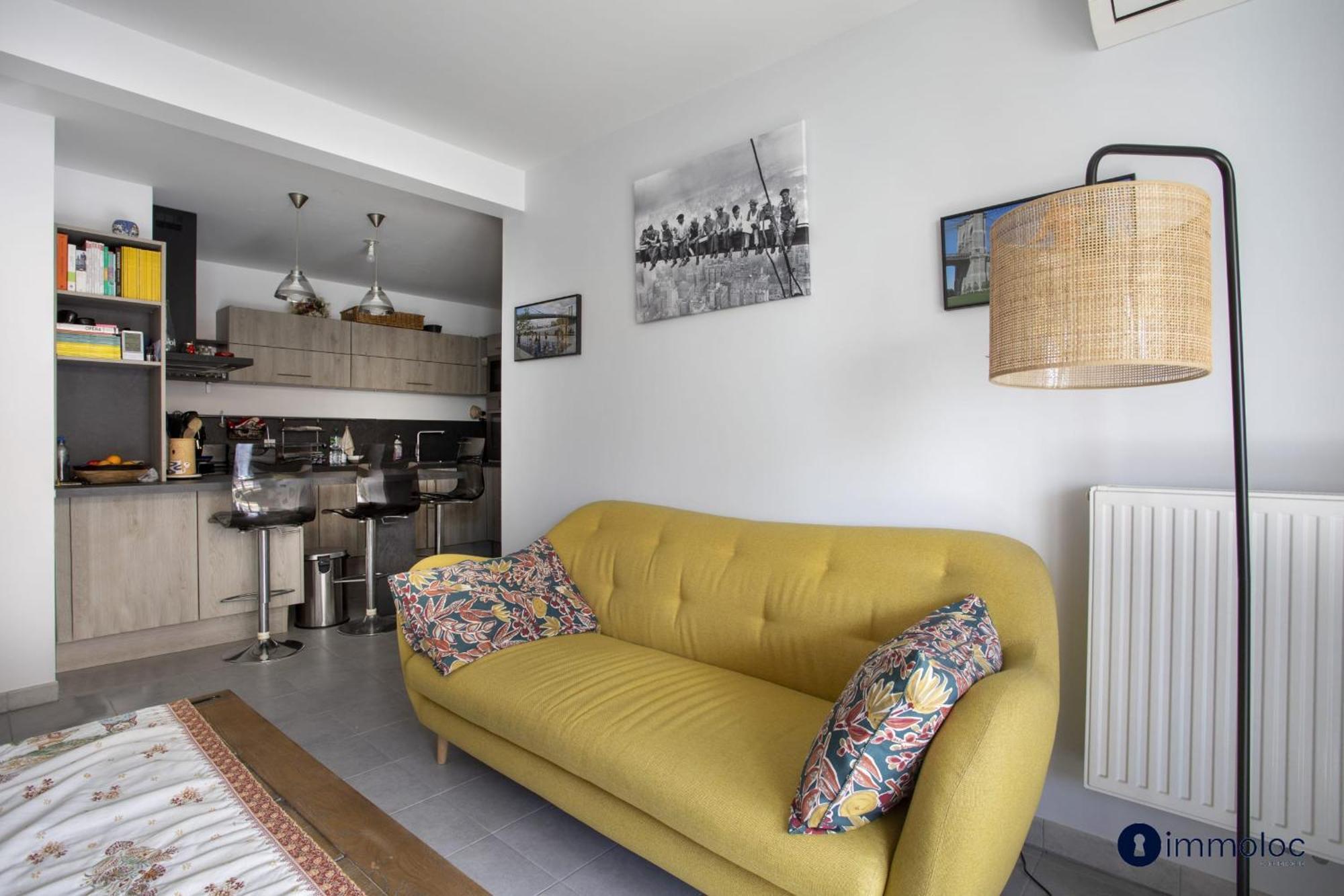 Air-conditioned Near Liberation District Apartment *