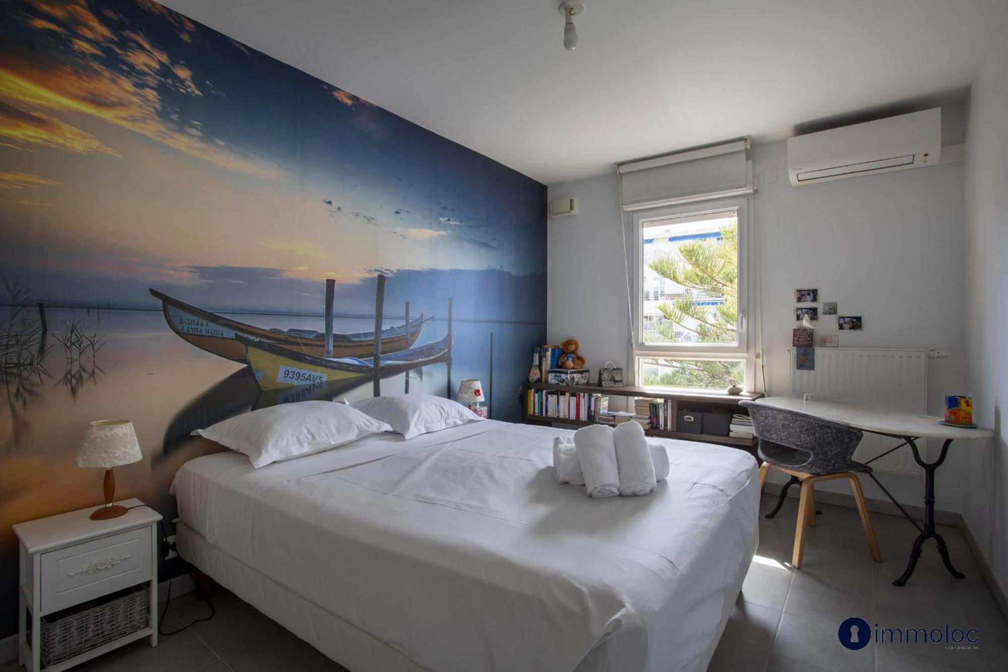 Apartment Air-conditioned Near Liberation District *