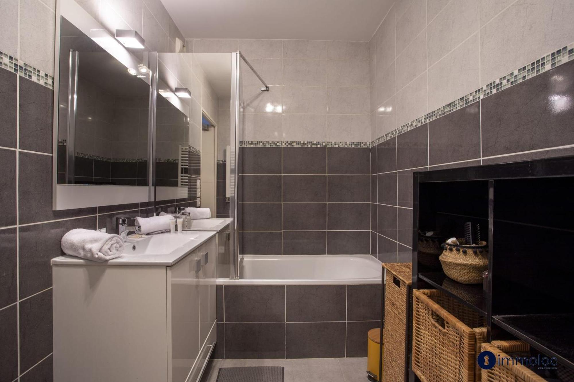 Air-conditioned Near Liberation District