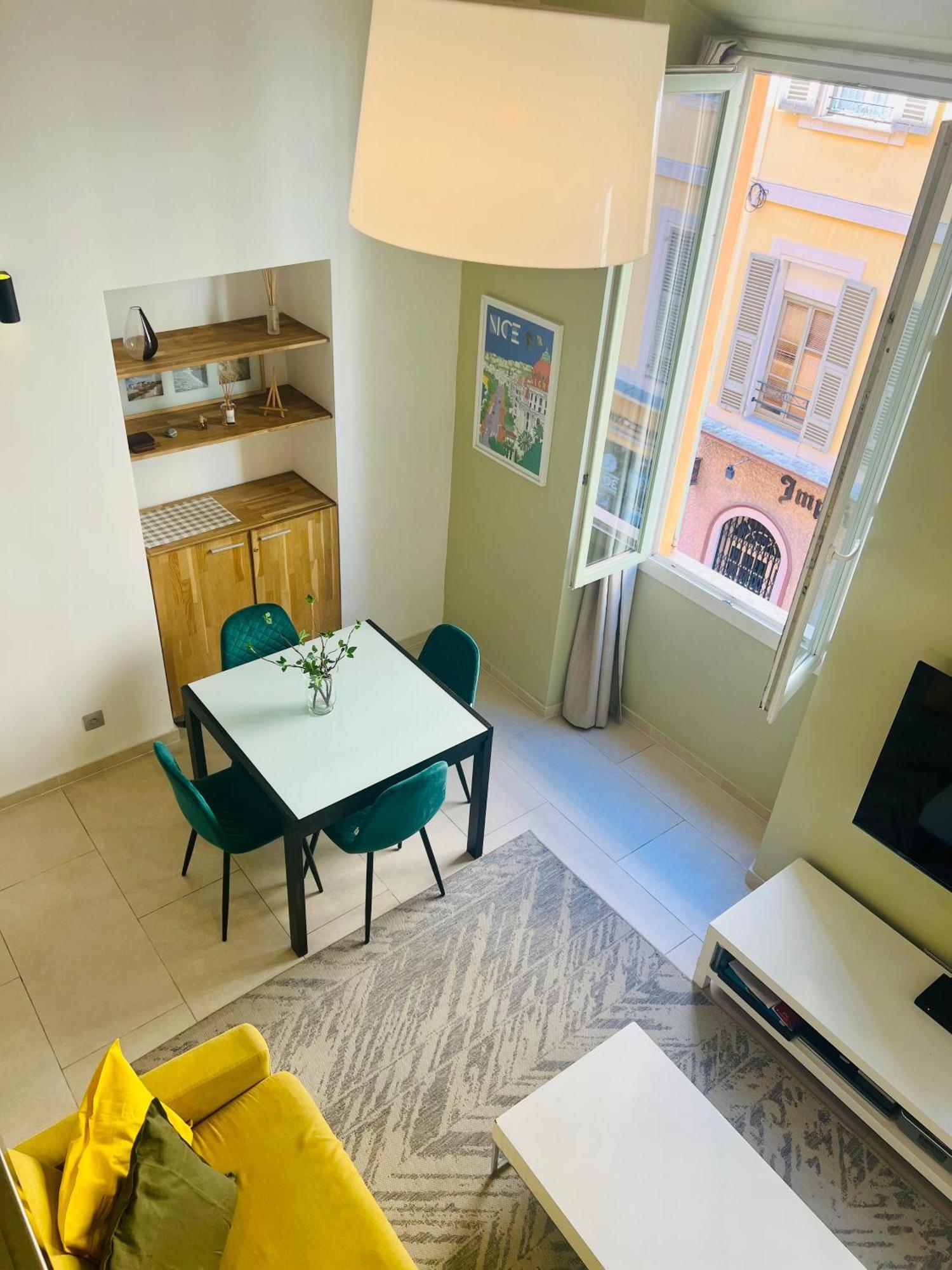Old Town Prime, 1 Min & Massena Square, Nice