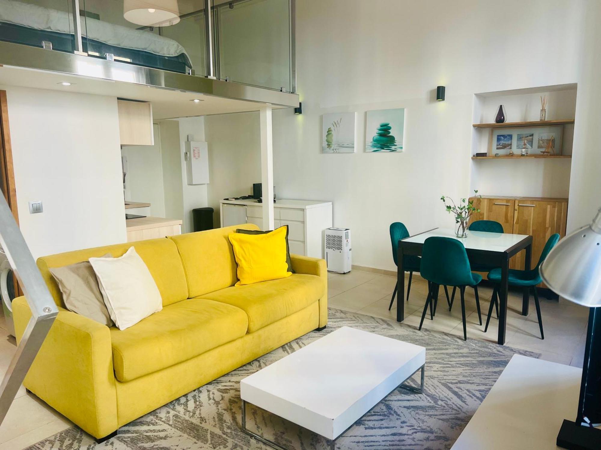 Apartment Old Town Prime, 1 Min & Massena Square, Nice