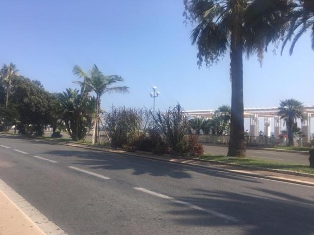 Et Ses Deux Piscines