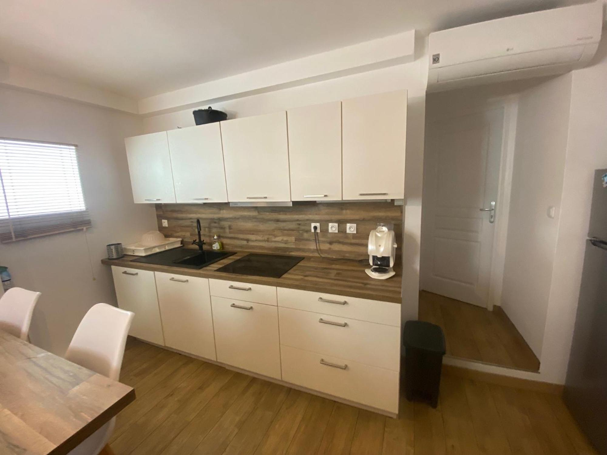 De 4 Proche Plage, Tram Et Aeroport Homestay