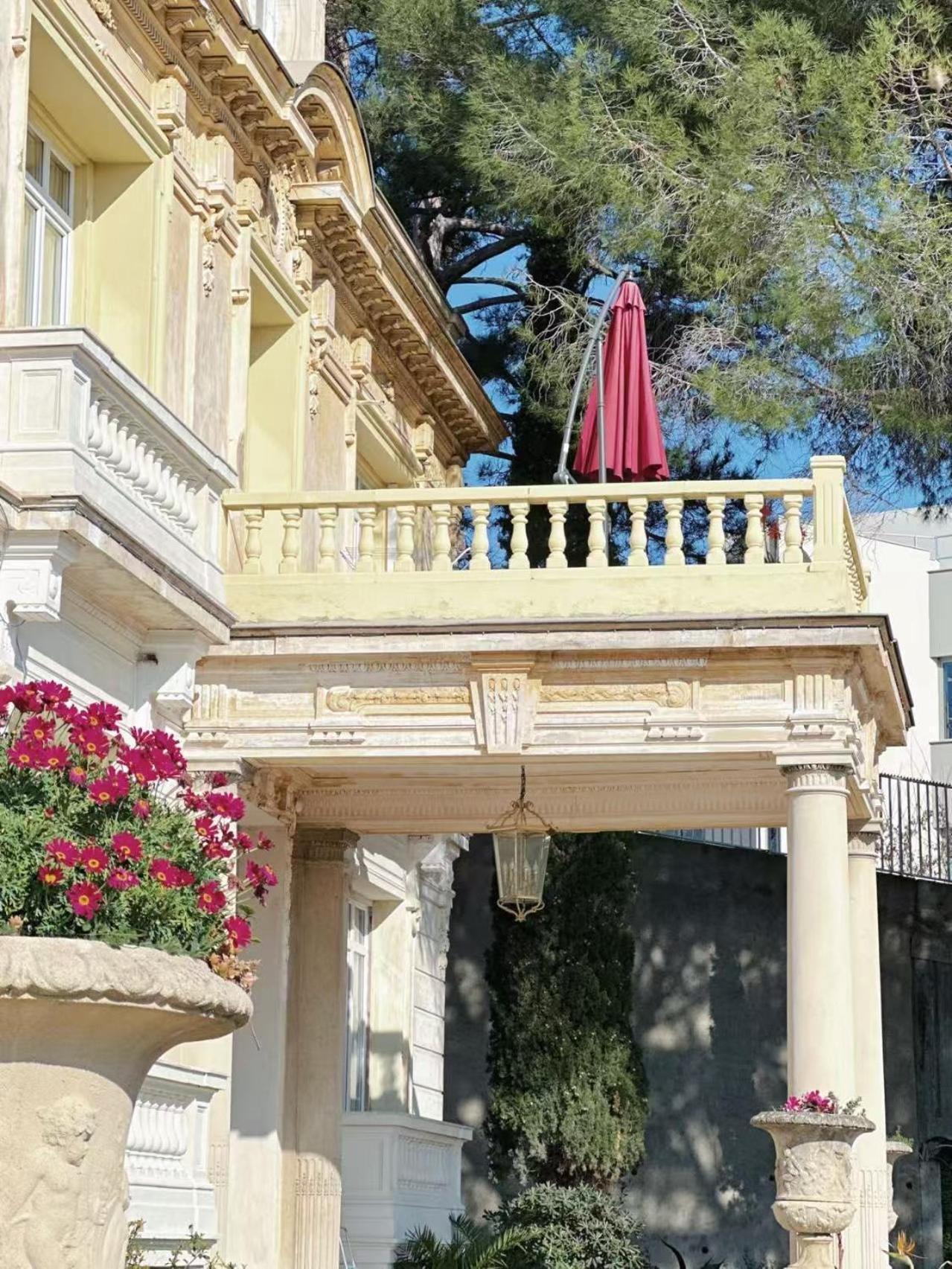 Monique-parking Free Apartment