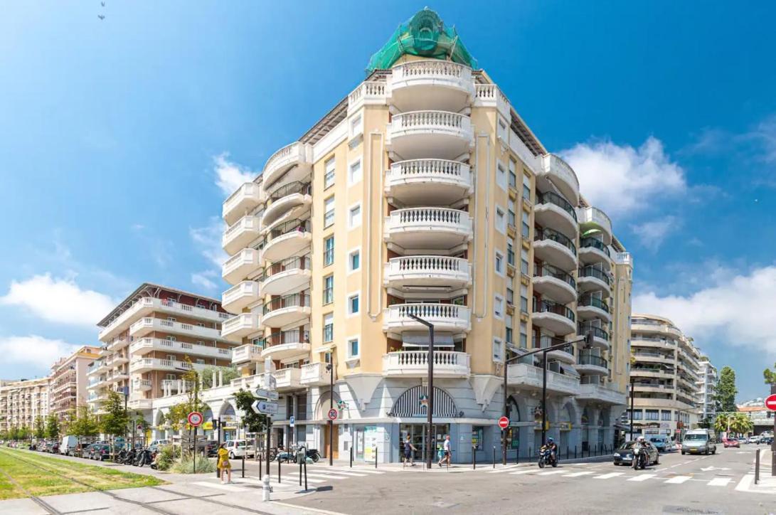 Charming With Swimming Pool Apartment *