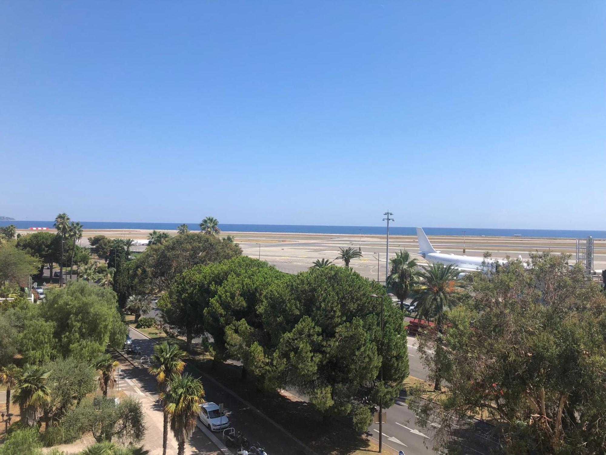 Campanile Prime - Airport Hotel