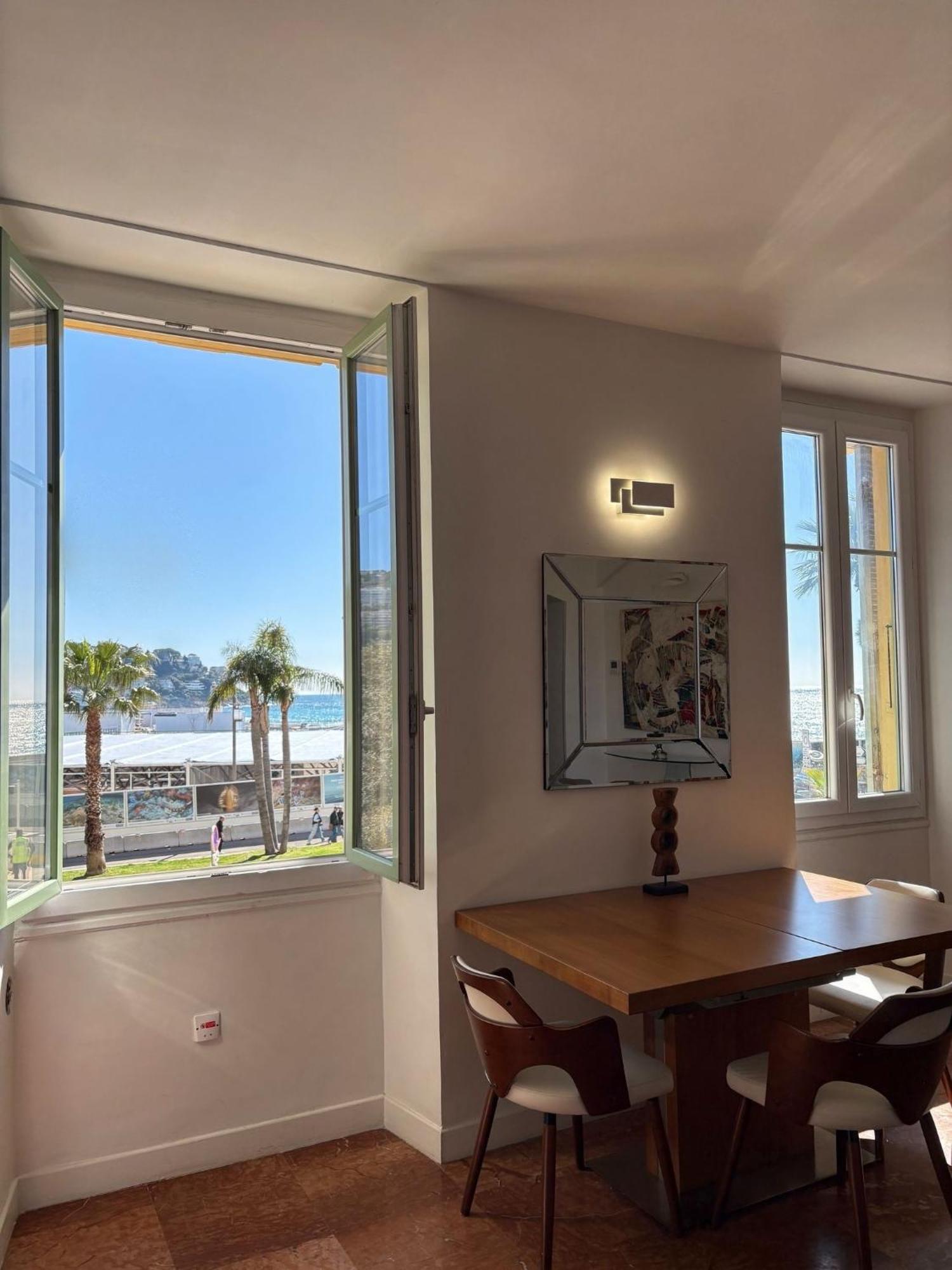 Sea View Port Apartment *